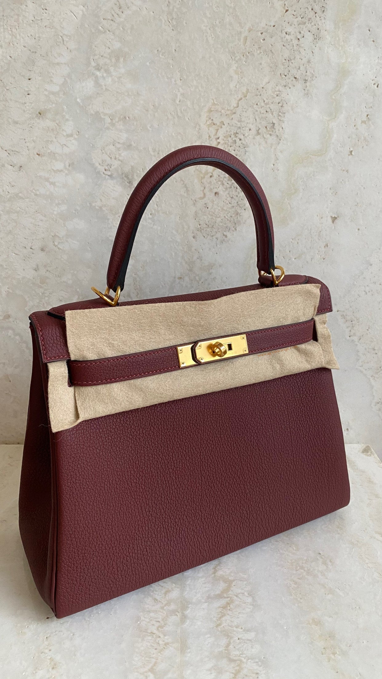 Hermès Kelly 28 – Rouge H Togo Leather with Gold Hardware