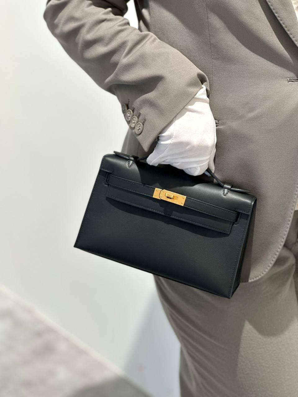 Hermès Kelly Pochette – Noir Swift with Gold Hardware - Zeuskicks