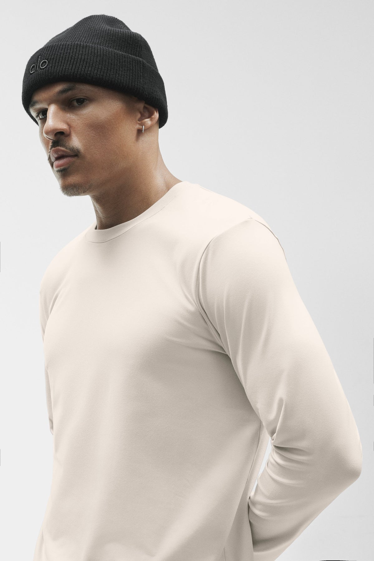 Alo Yoga Notable Beanie in Black/Black, product image 4 of 4