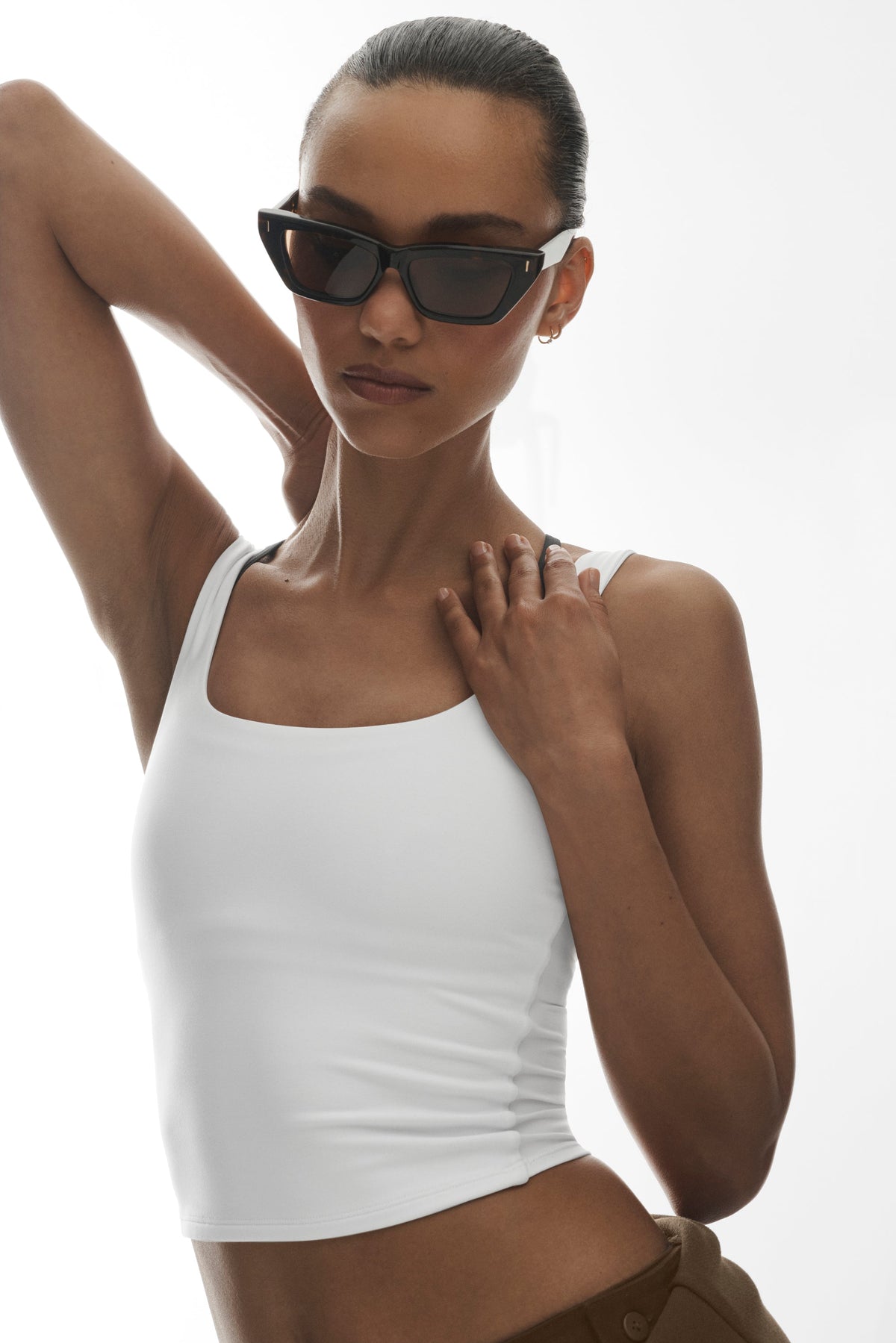 Alo Yoga Cat Eye Sunglasses in Tortoise, product image 4 of 4