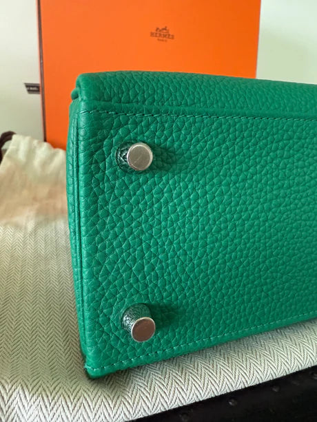 Hermès Kelly 25 – Togo Leather in Vert Vertigo with Palladium Hardware