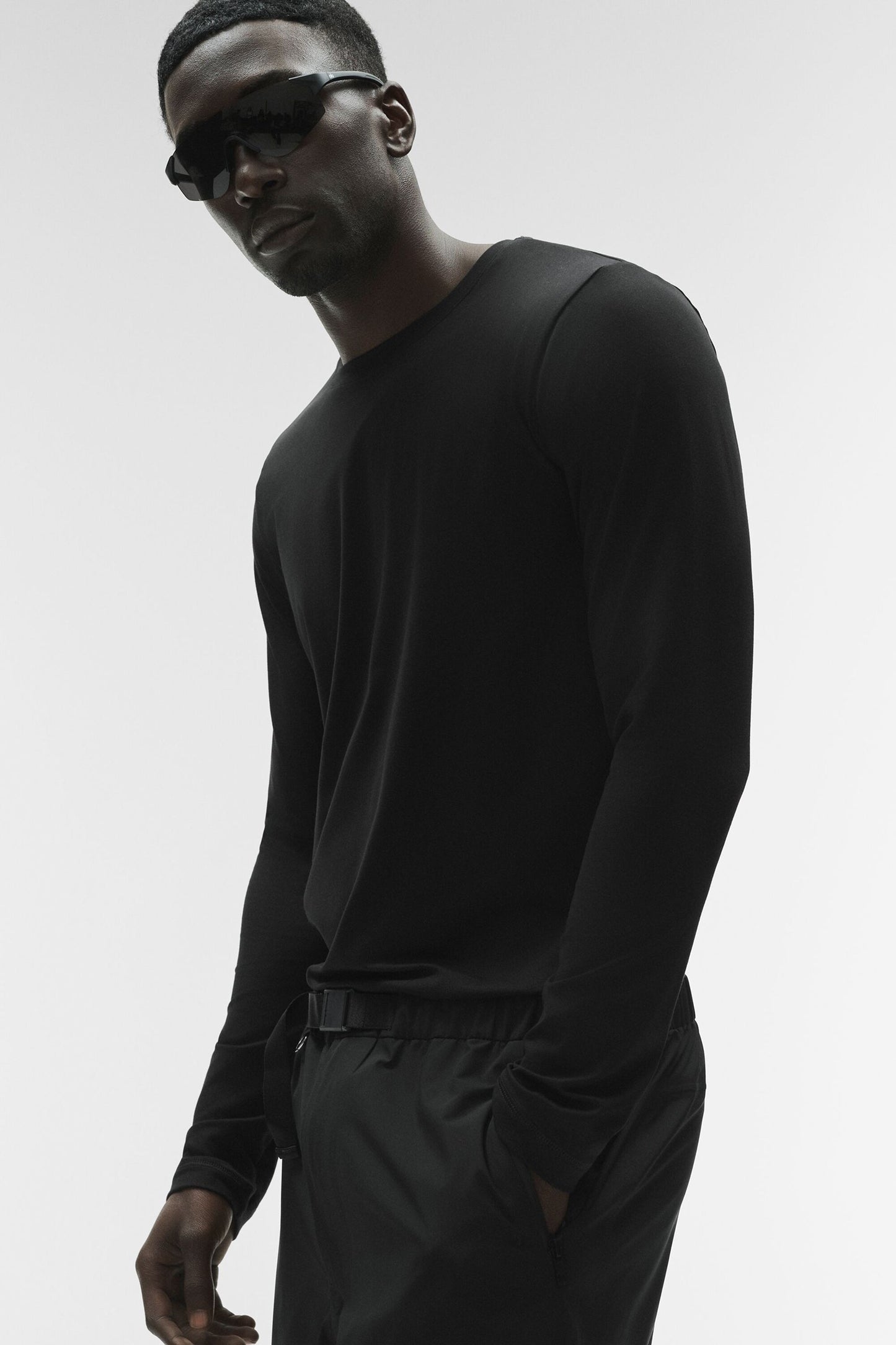 Conquer Reform Crewneck Long Sleeve - Black (M3181R)