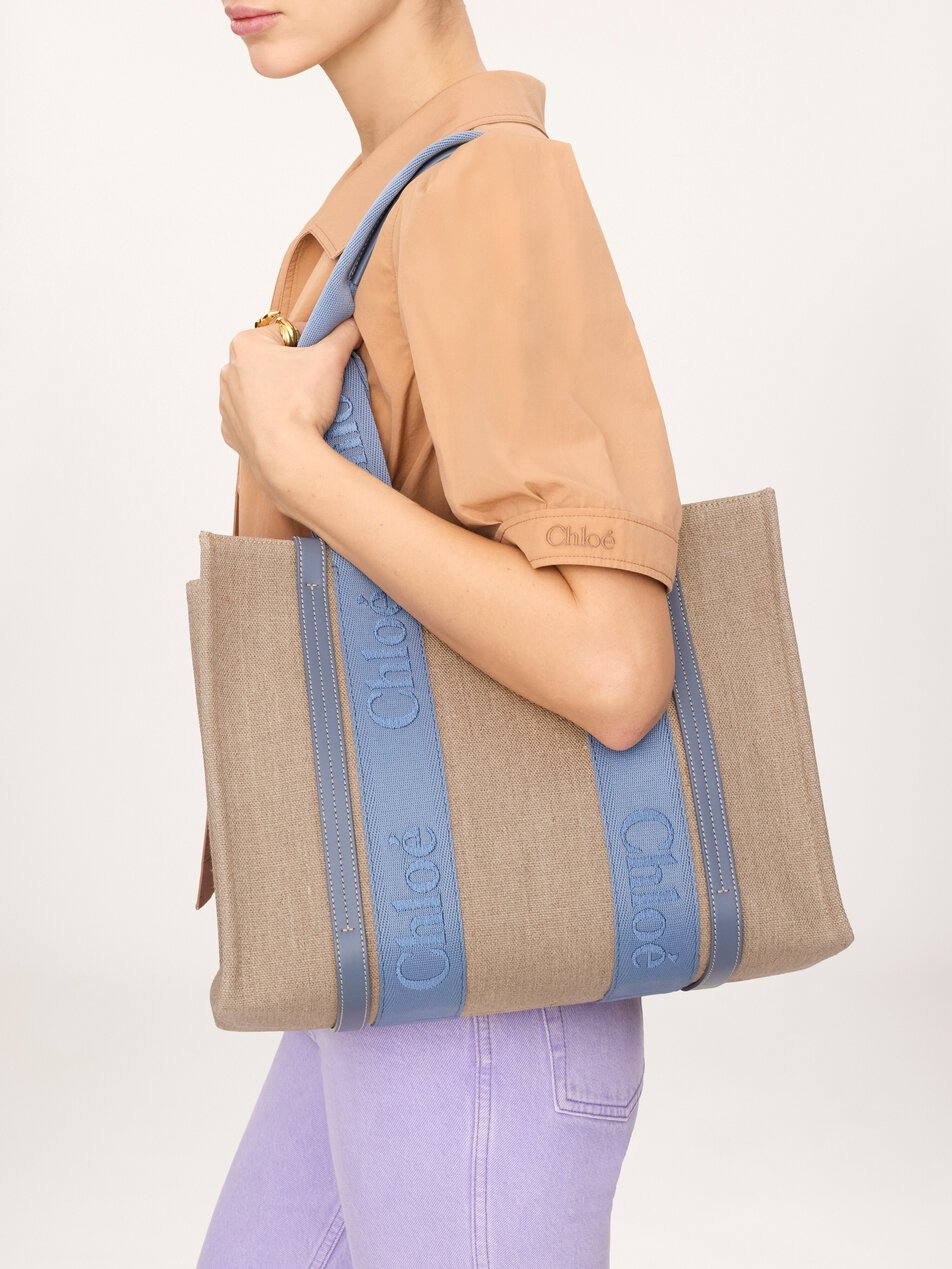 CHLOE Woody tote bag in linen Ashes Blue by CHLOE