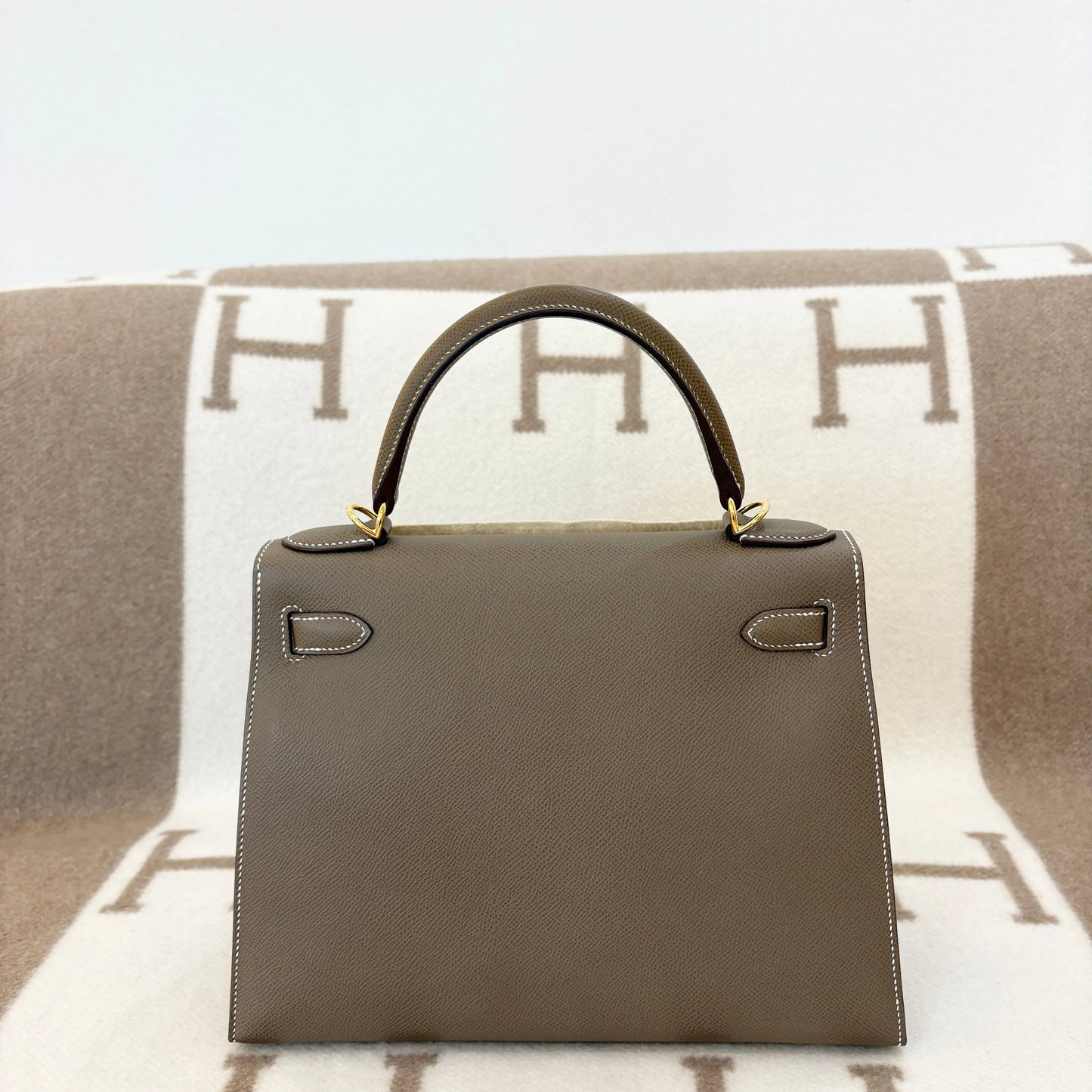 Hermès Kelly 28 – Etoupe Epsom with Gold Hardware - Zeuskicks