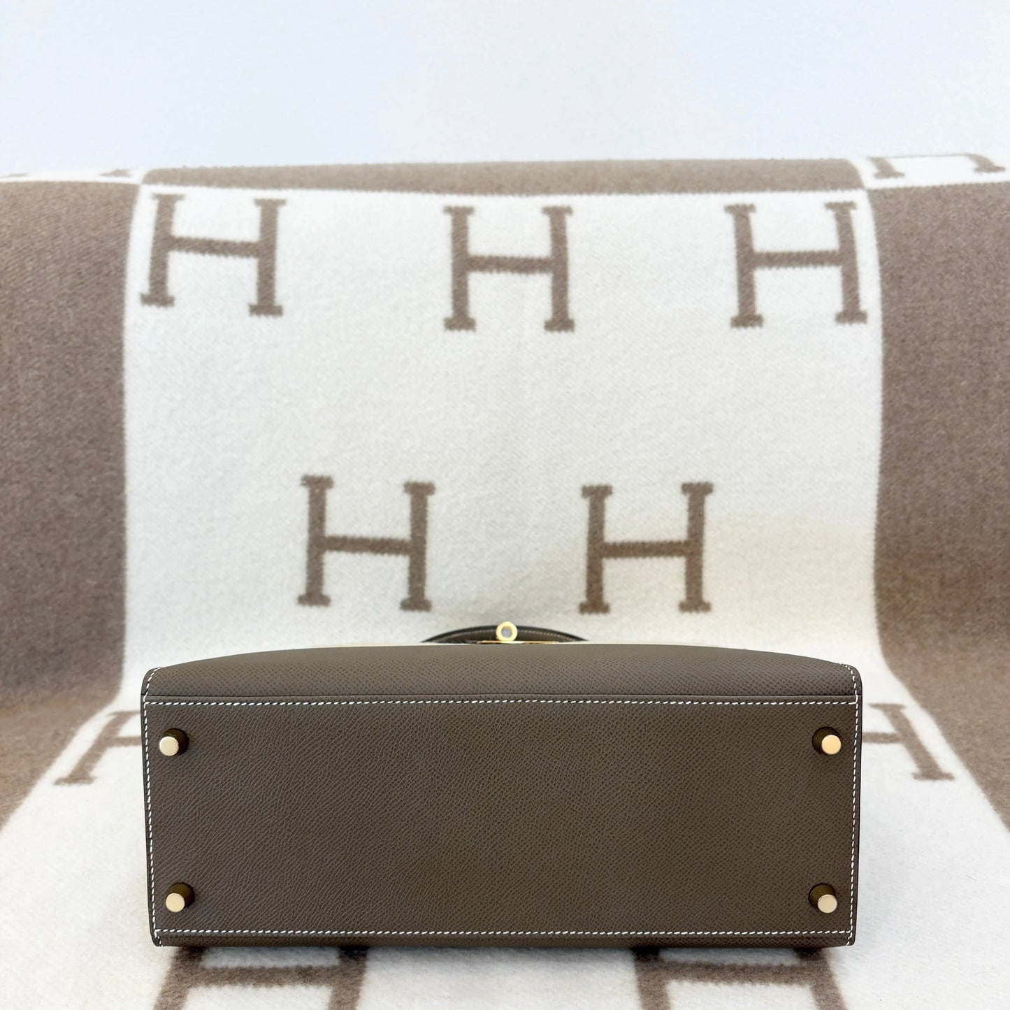 Hermès Kelly 28 – Etoupe Epsom with Gold Hardware - Zeuskicks