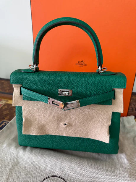 Hermès Kelly 25 – Togo Leather in Vert Vertigo with Palladium Hardware