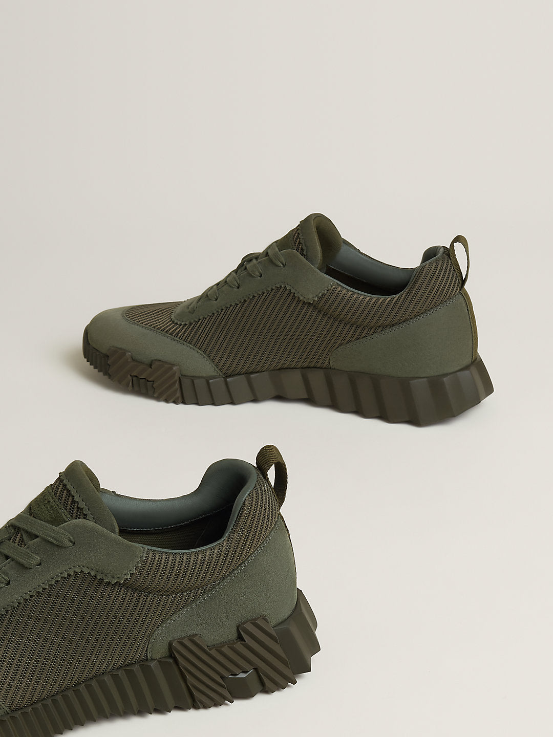 Hermès Bouncing sneaker in Vert Véronèse – detail view