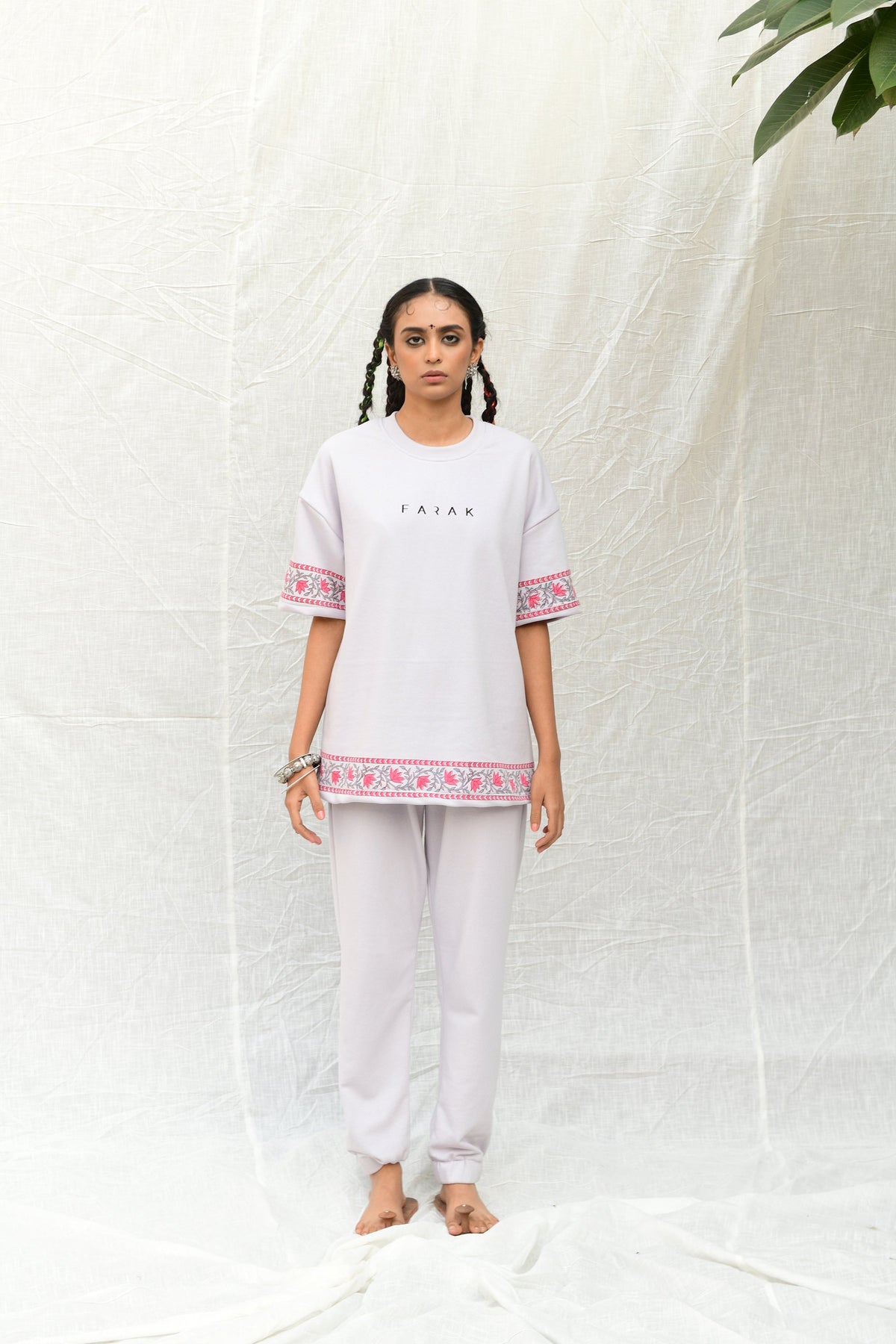 Hues of Palace - Tshirt by FARAK