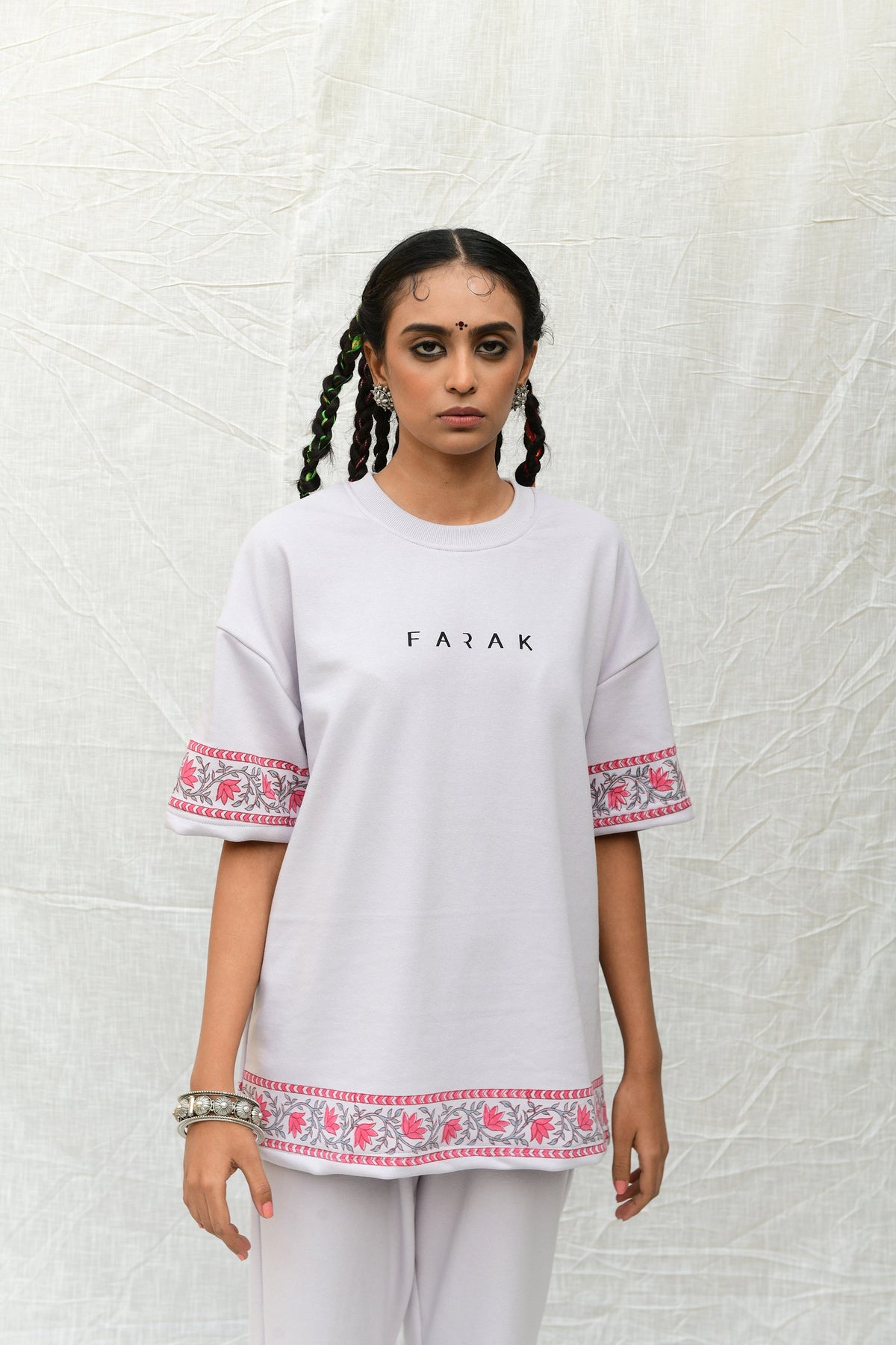 Hues of Palace - Tshirt by FARAK