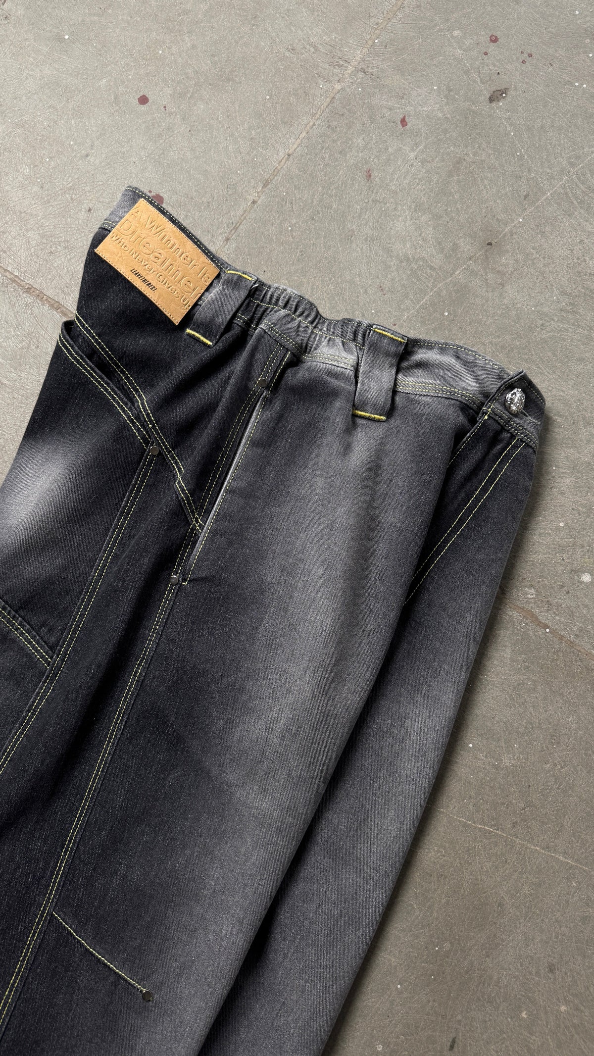 B4 Curved-black spray - RTW by Leave The Rest