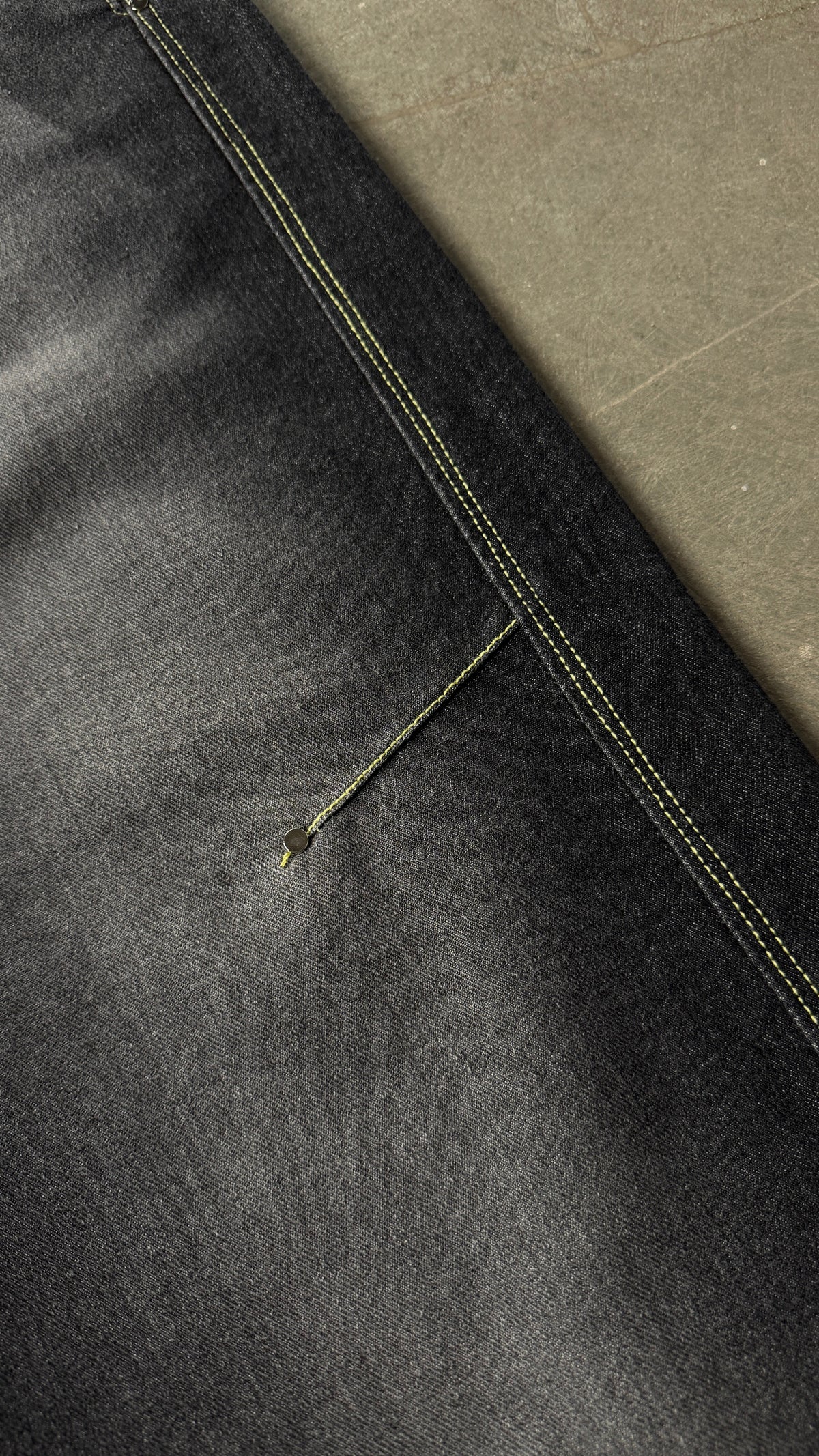 B4 Curved-black spray - RTW by Leave The Rest