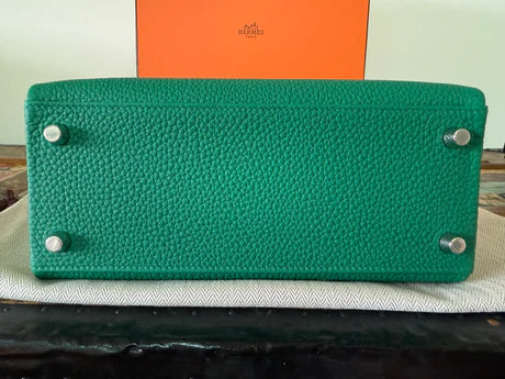 Hermès Kelly 25 – Togo Leather in Vert Vertigo with Palladium Hardware
