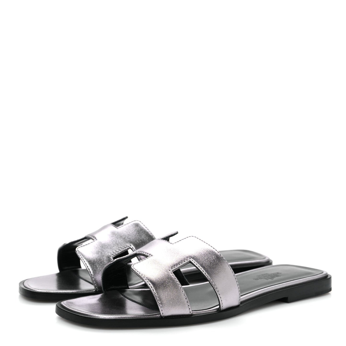 Hermès Oran Sandals – Metallic Nappa Leather Gris Argent Edition