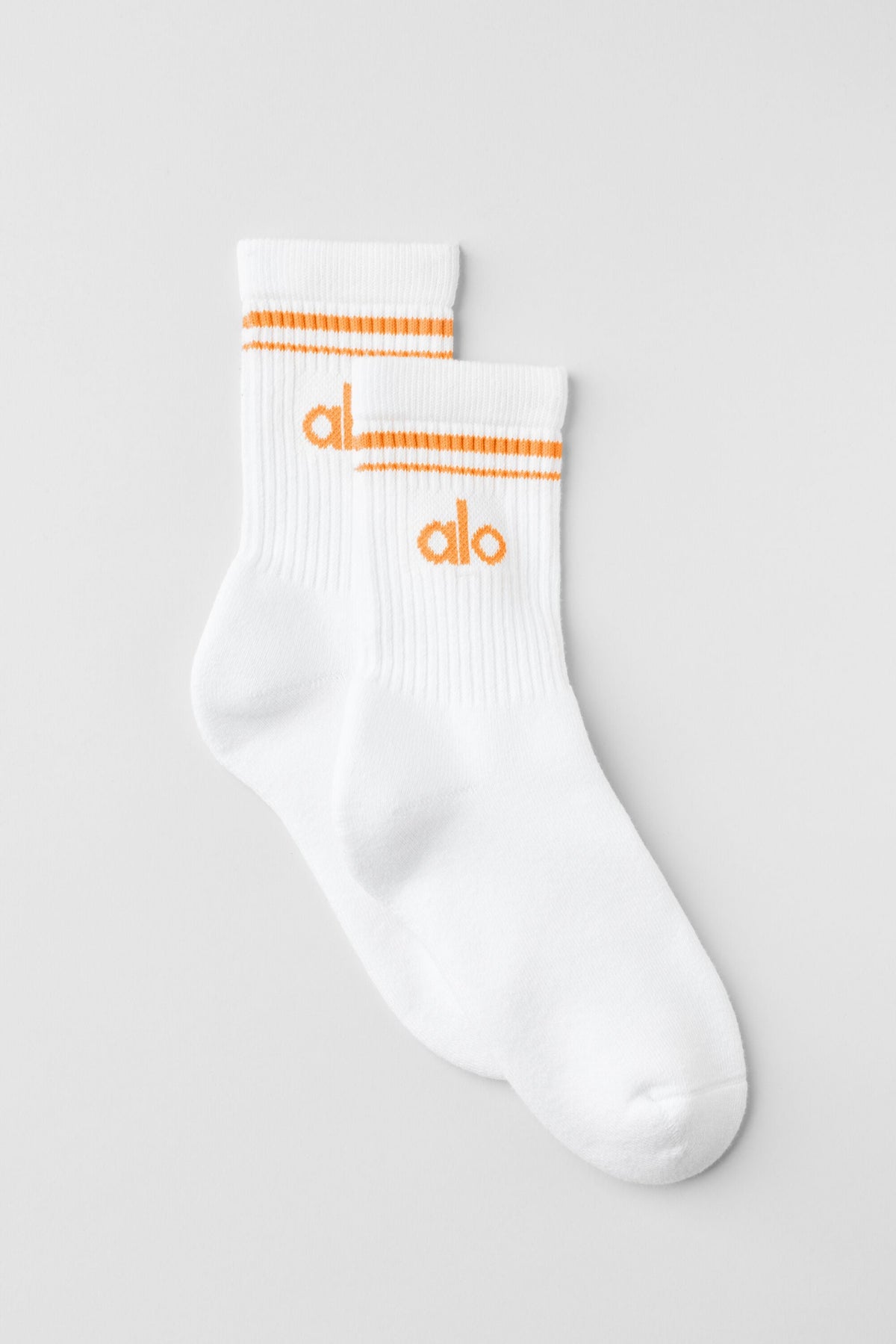 Alo Yoga Unisex Half-Crew Throwback Sock in White/Satsuma Breeze