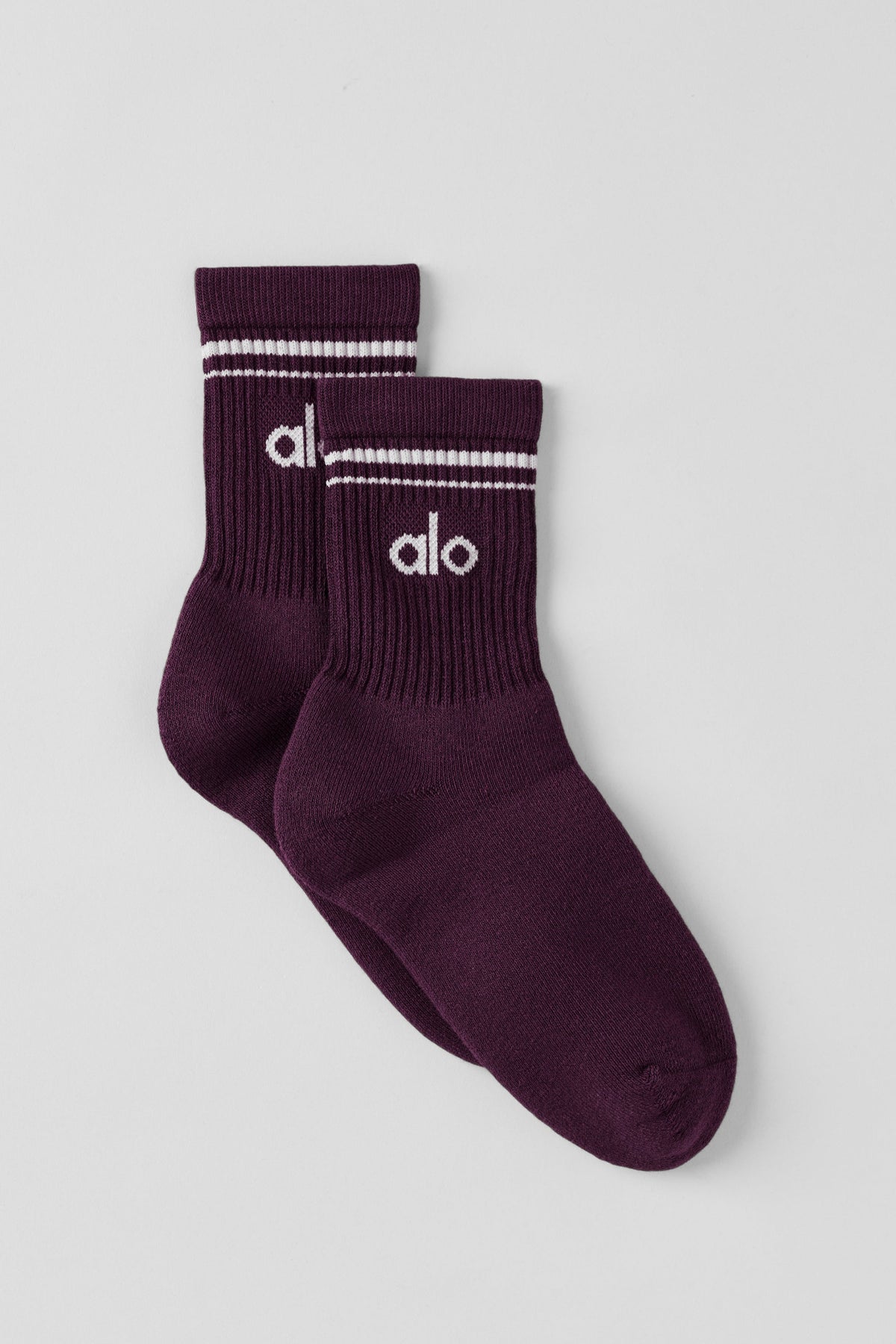 Alo Yoga Unisex Half-Crew Throwback Sock in Rich Bordeaux/White