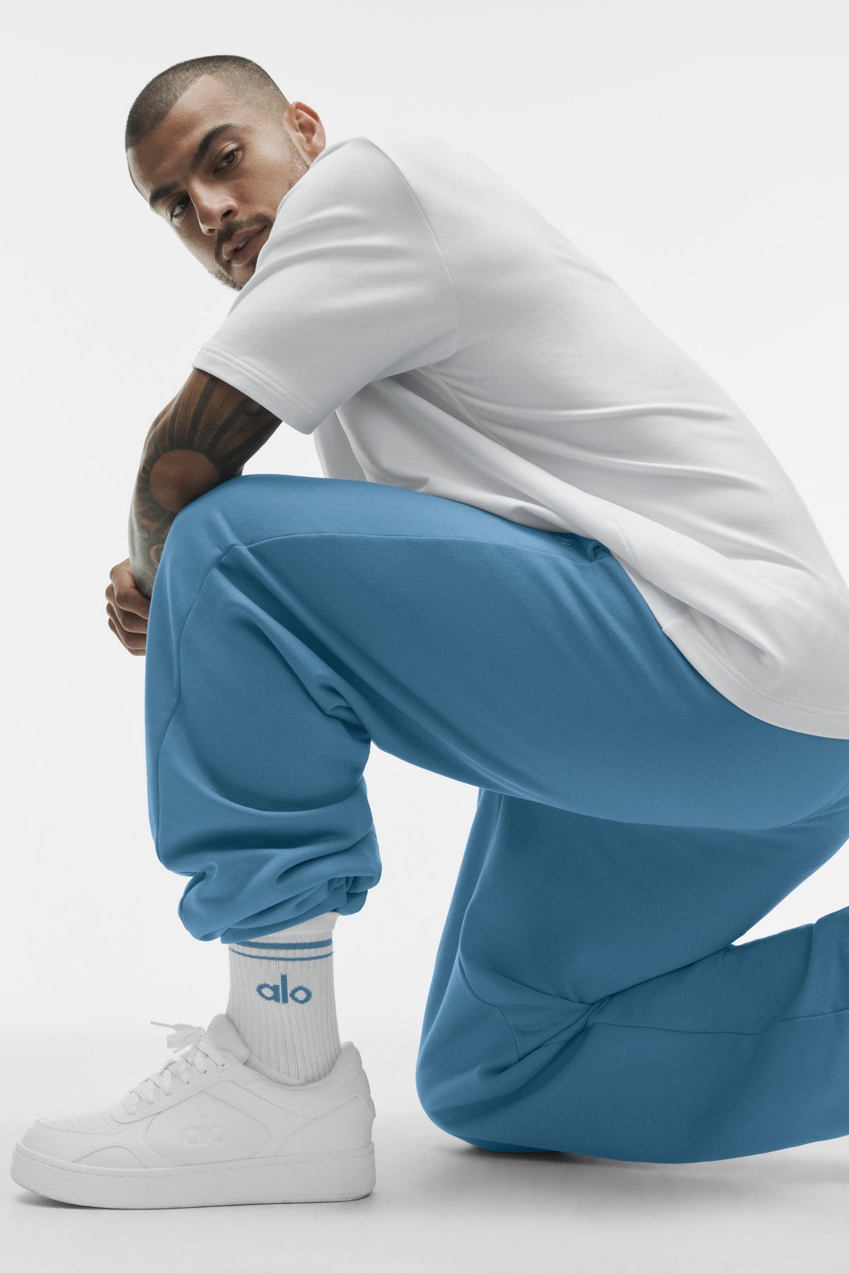 Alo Yoga Unisex Half-Crew Throwback Sock in White/California Blue, product image 3 of 3