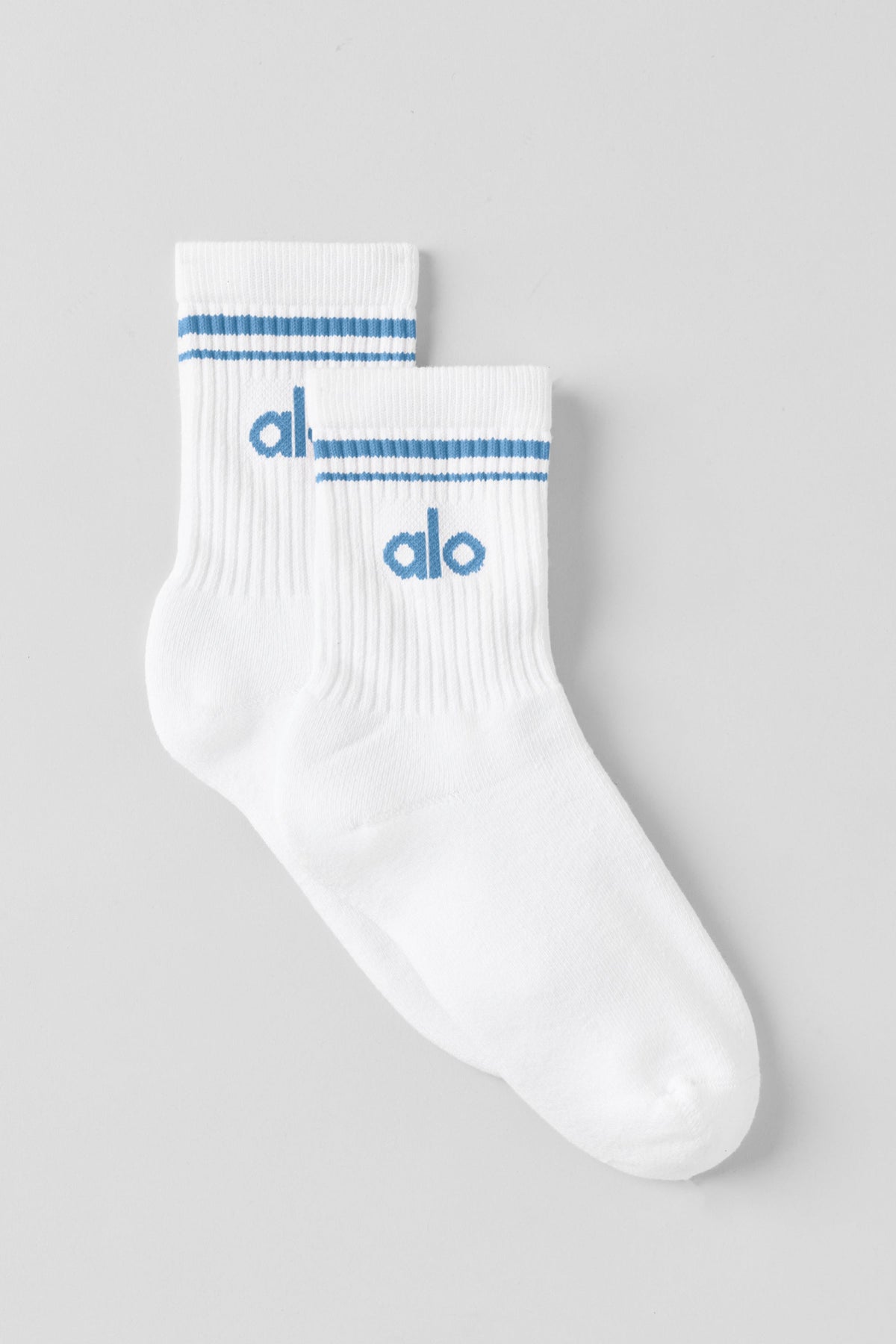 Alo Yoga Unisex Half-Crew Throwback Sock in White/California Blue