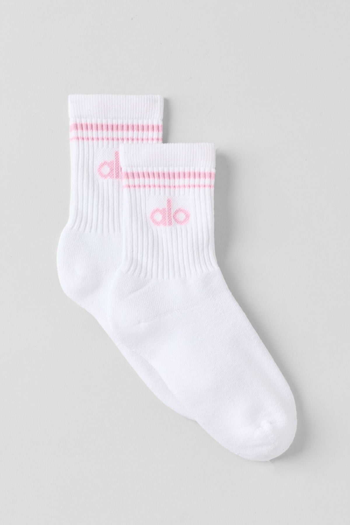 Alo Yoga Unisex Half-Crew Throwback Sock in White/Pink Marshmallow