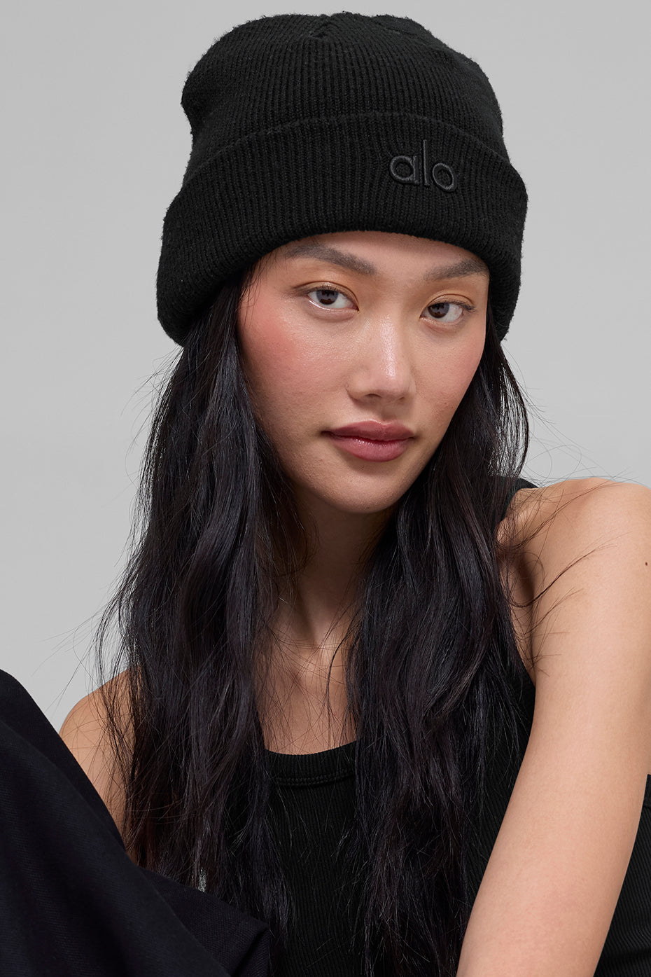 Alo Yoga Notable Beanie in Black/Black, product image 2 of 4