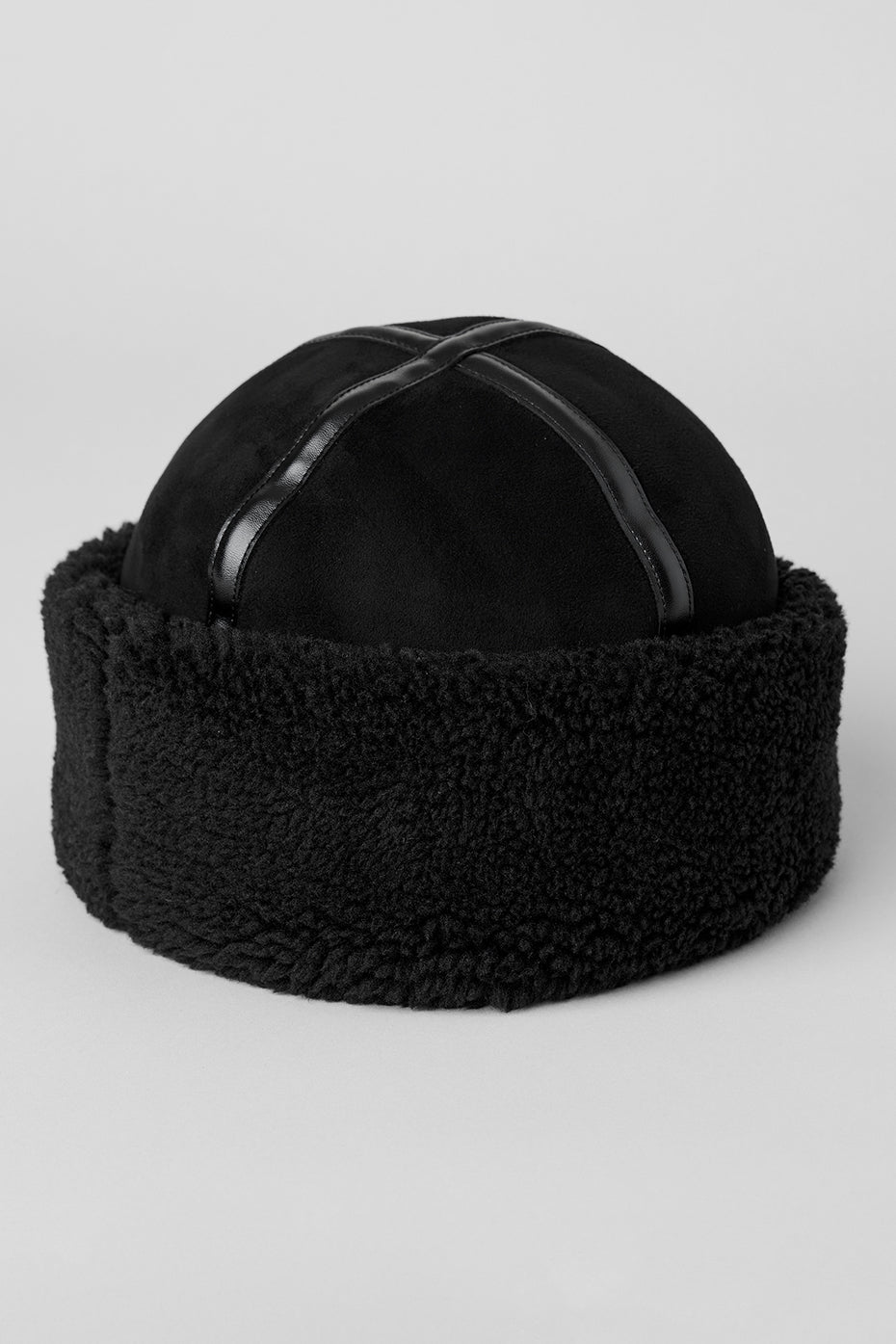 Alo Yoga Winterfun Zhivago Hat in Black, product image 3 of 4