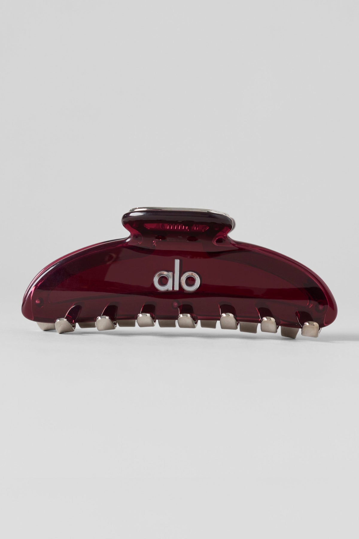 Alo Yoga Acrylic Illusion Claw Clip in Rich Bordeaux/Chrome, product image 3 of 4
