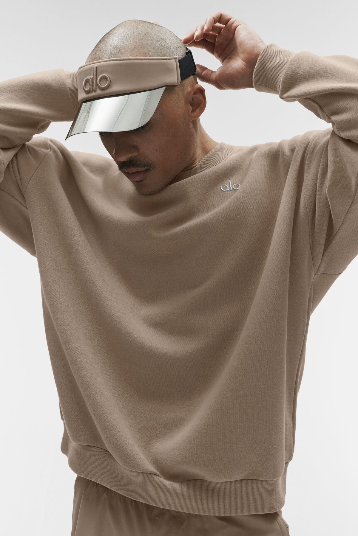 Alo Yoga Airlift Solar Visor in Gravel, product image 3 of 5