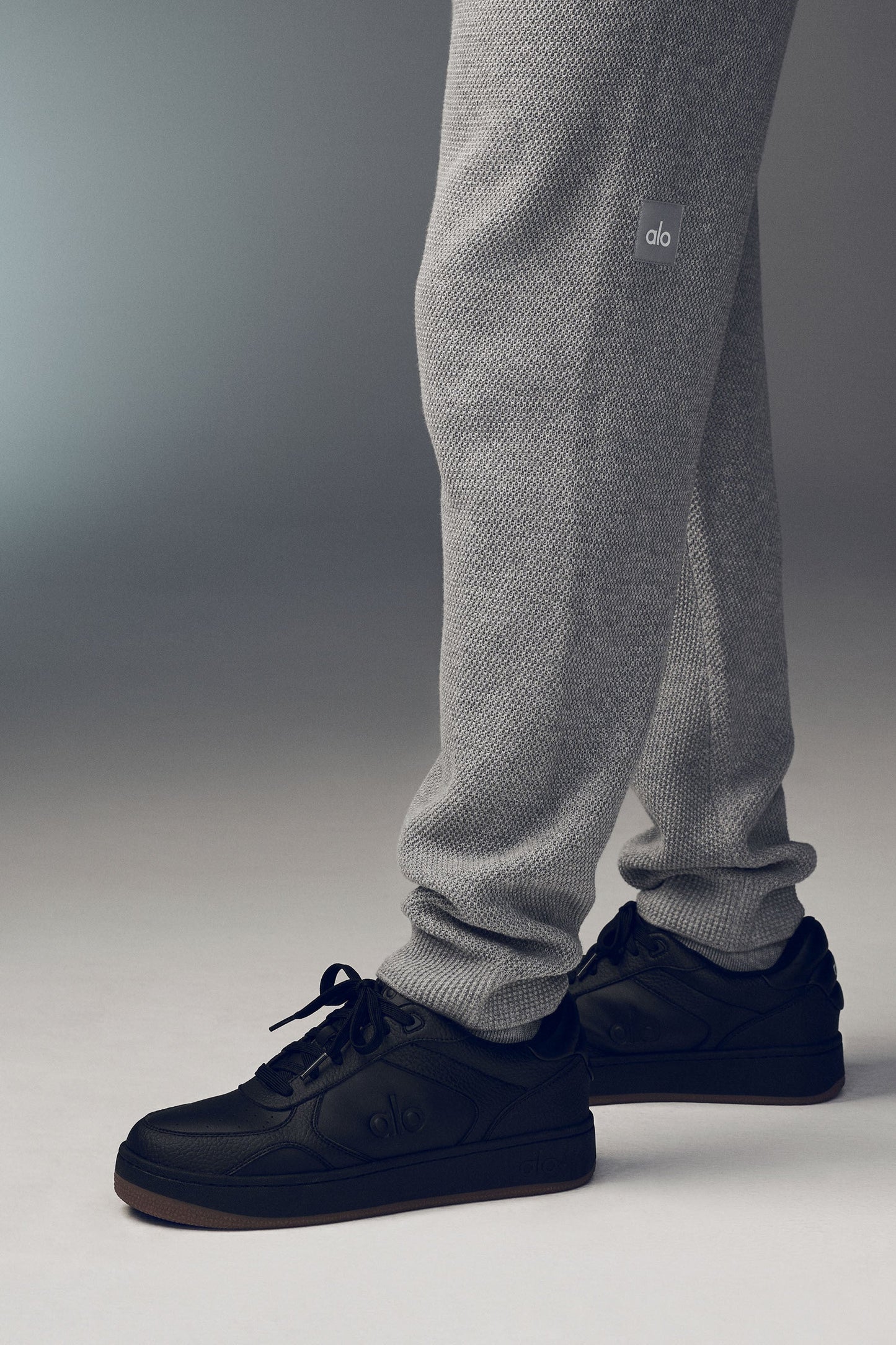 ALO Recovery Mode Sneaker - Black/Gum (MENSA0685U)