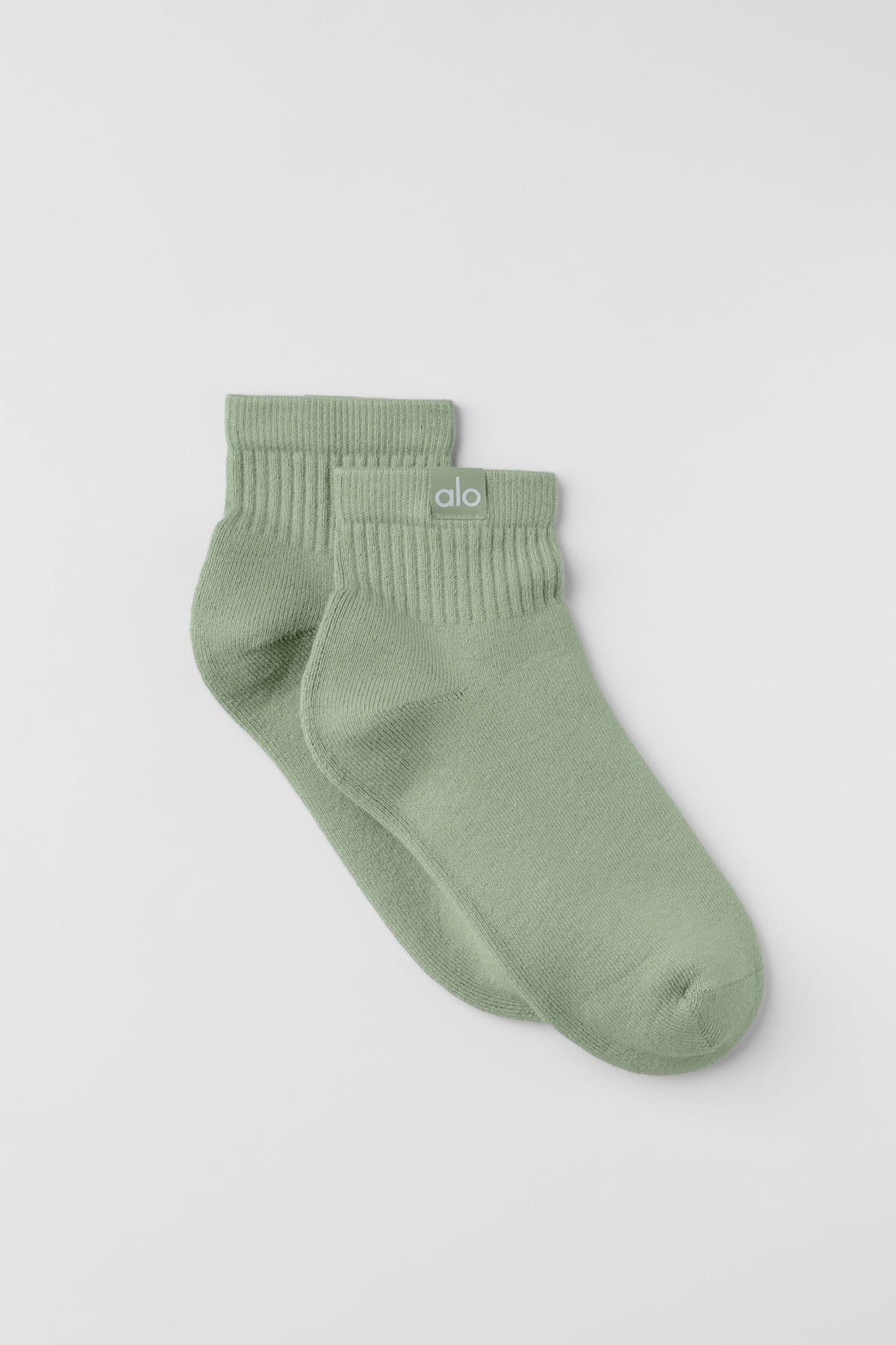 Alo Yoga Quarter Crew Street Sock in Dune Grass