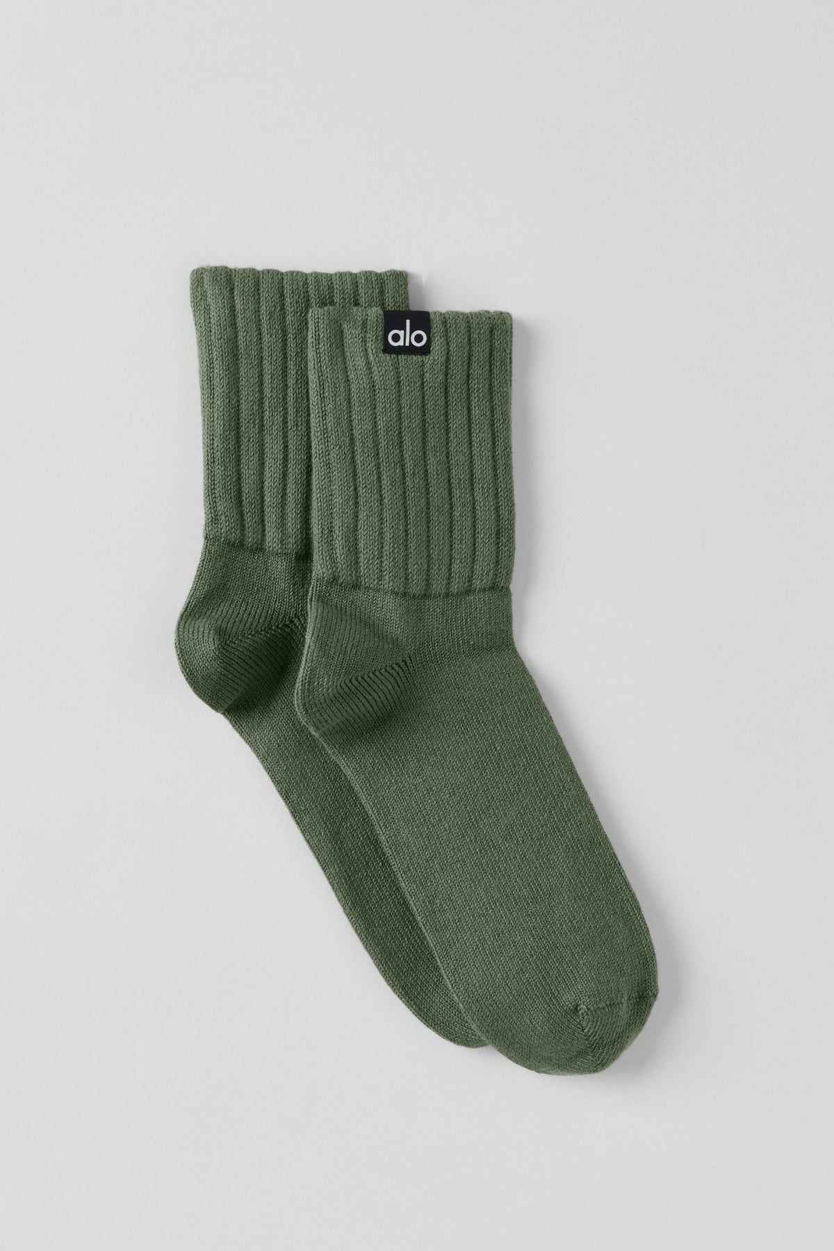 Alo Yoga Unisex Half-Crew Scrunch Sock in Bamboo Green