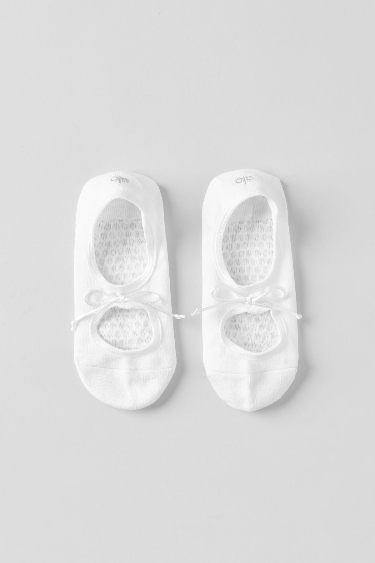 Alo Yoga Ballet Grip Sock in White