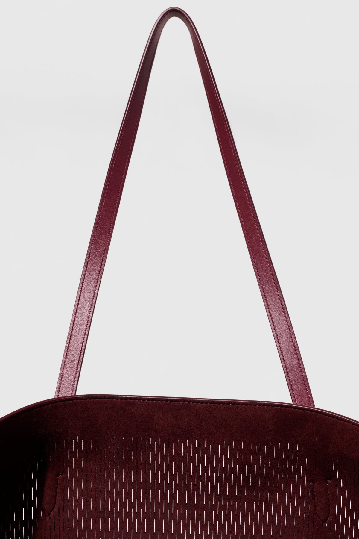 Alo Yoga Leather Mesh Tranquility Tote in Bordeaux Leather Mesh, product image 5 of 7