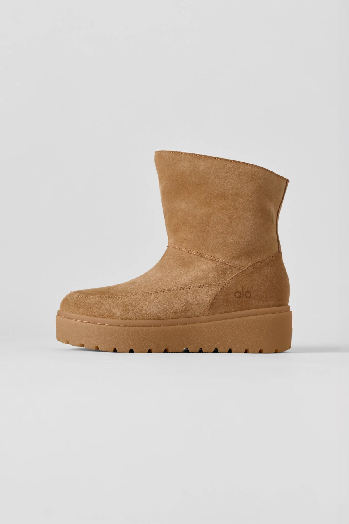 Alo Yoga Malibu Boot in Rich Chestnut