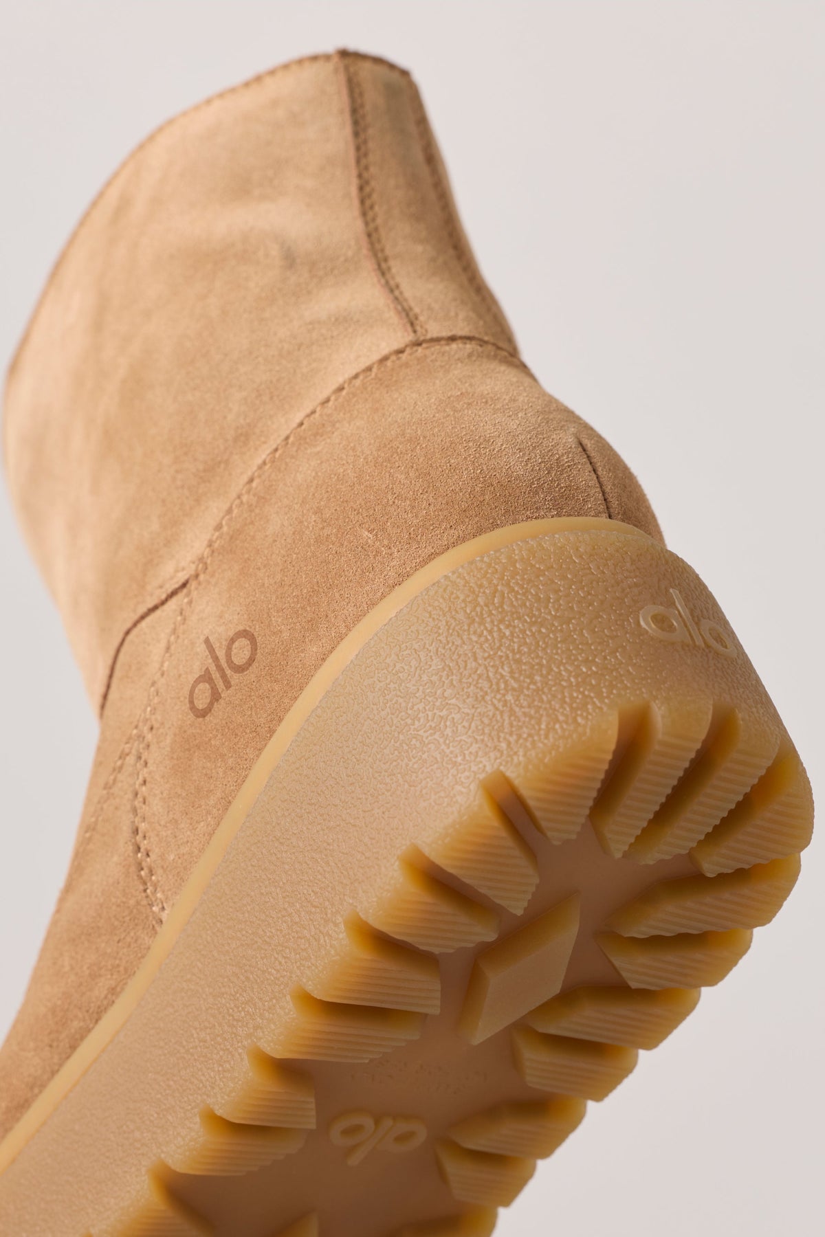 Alo Yoga Malibu Boot in Rich Chestnut, product image 6 of 7
