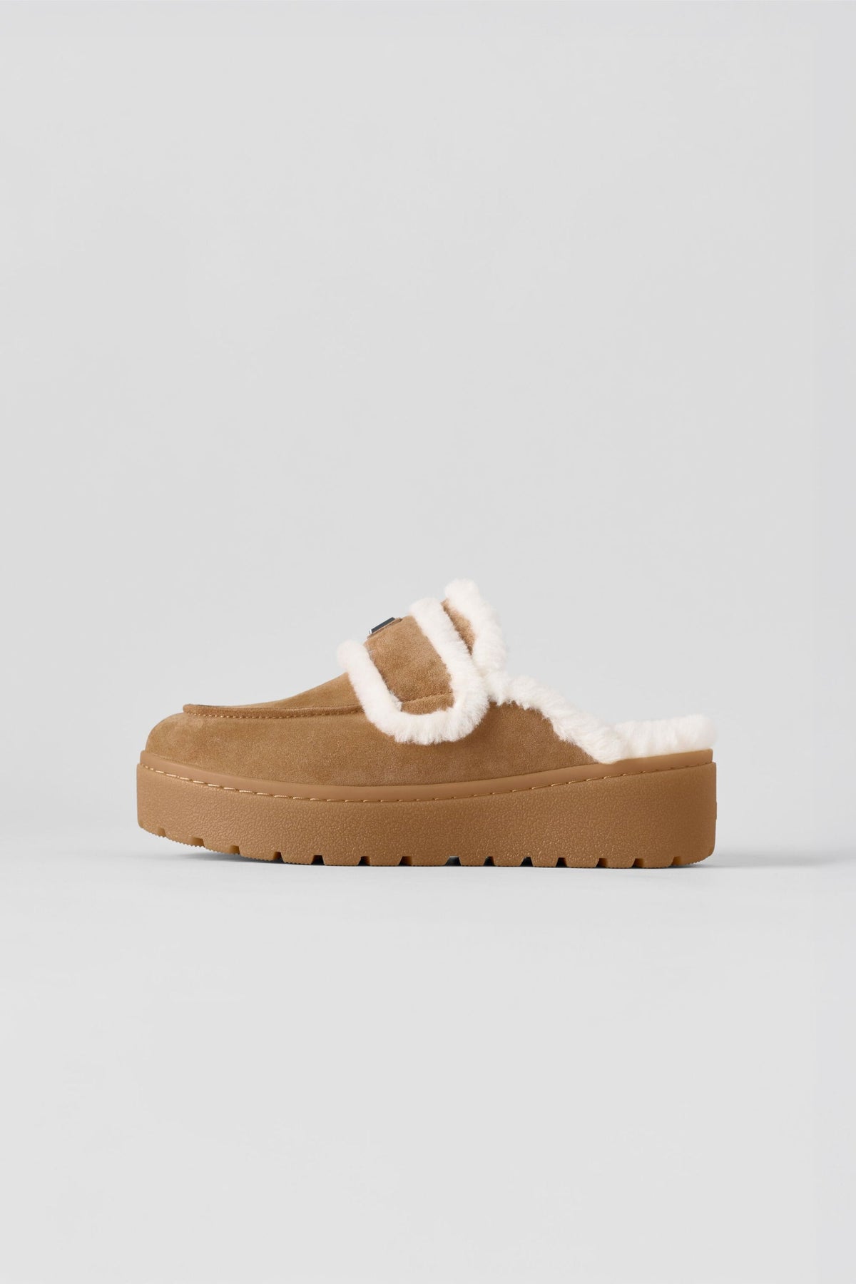 Alo Yoga Malibu Loafer in Rich Chestnut