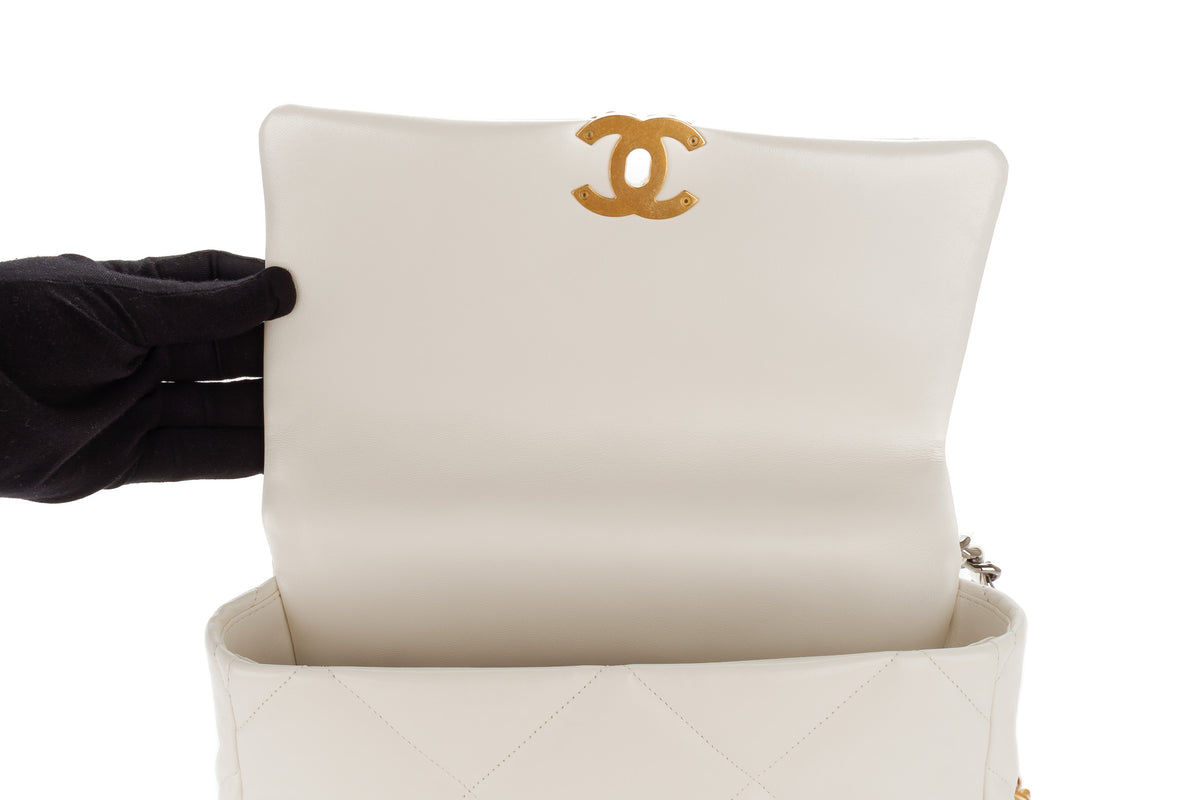 Chanel Large 19 Chain White Lambskin Gold Hardware - view 9