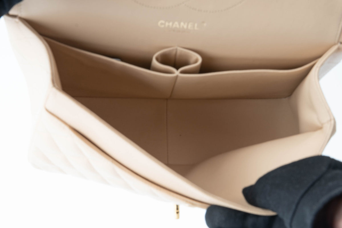 Chanel Jumbo Classic Flap Beige Clair Caviar - view 9