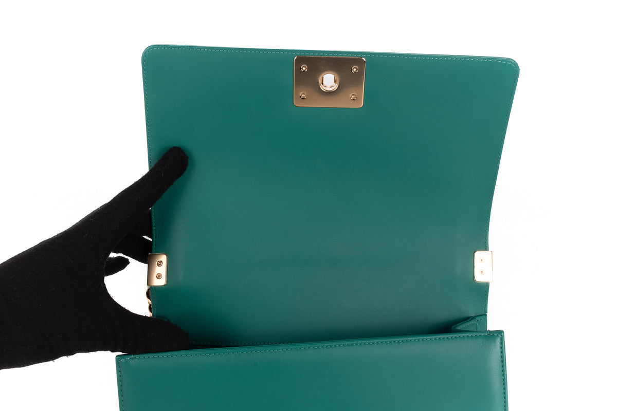 Chanel Medium Boy Chevron Green Lambskin Gold Hardware - view 9