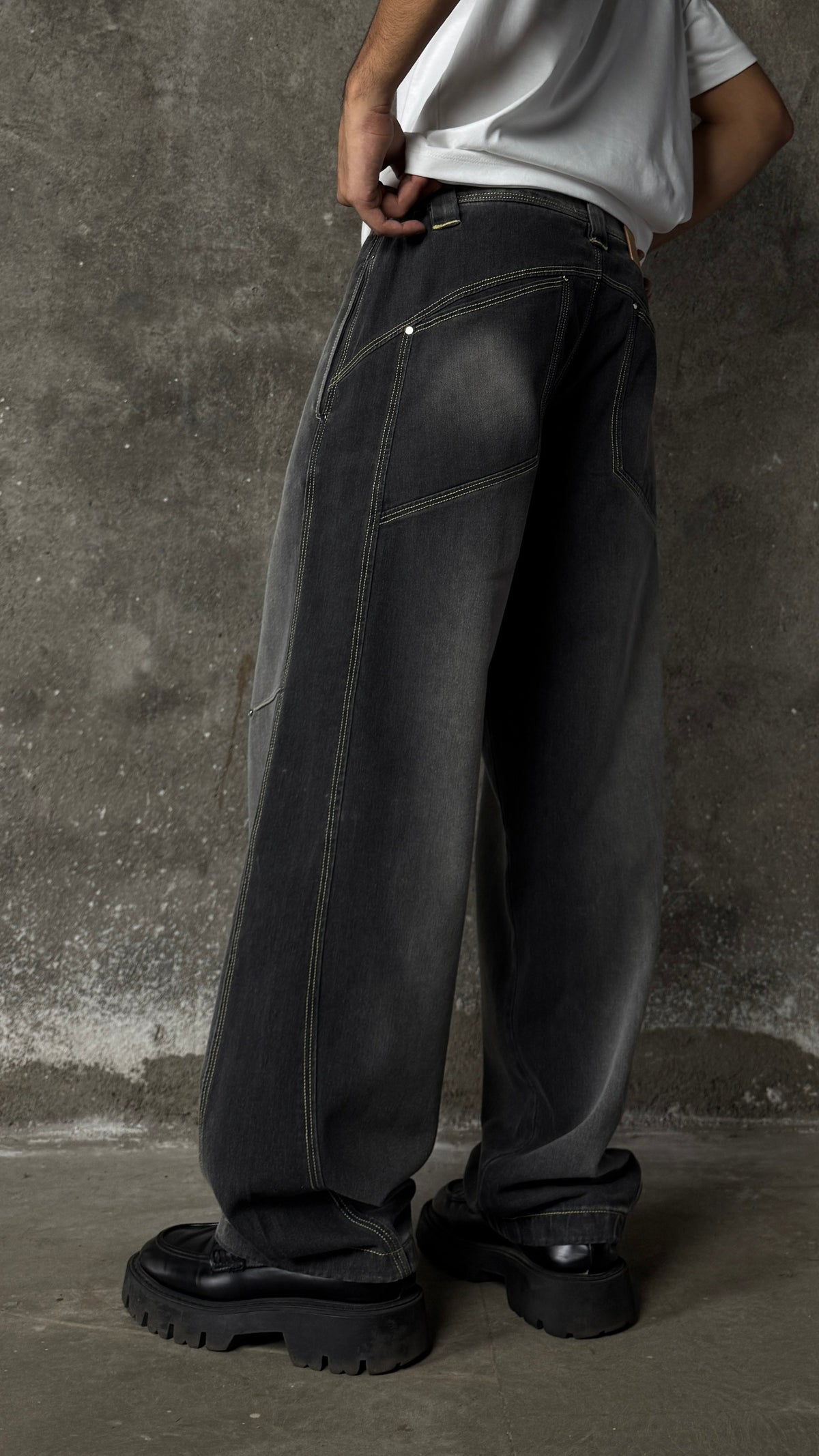 B4 Curved-black spray - RTW by Leave The Rest