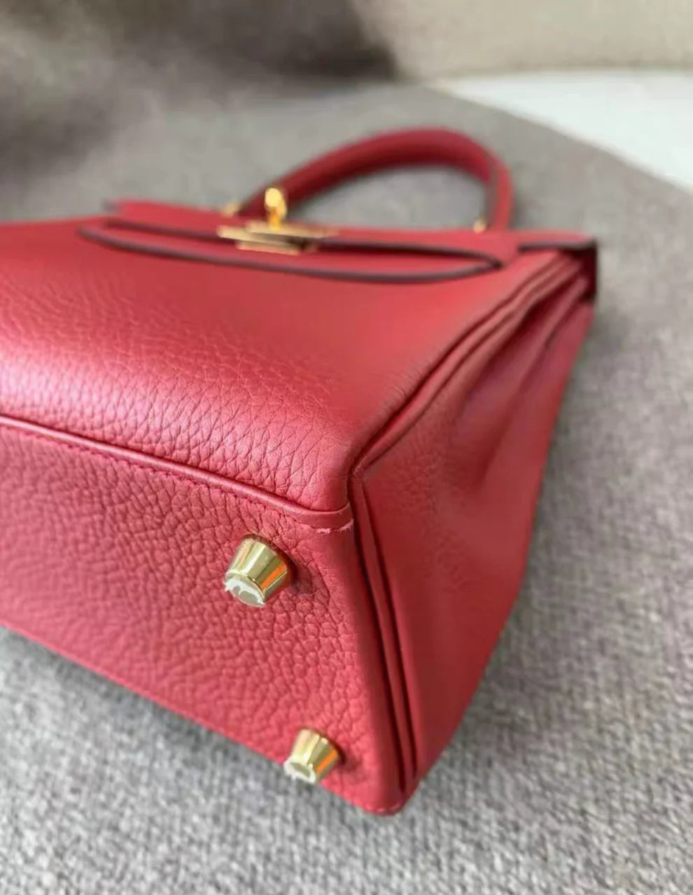 Hermès Kelly 25 – Rouge Vif Togo Leather with Gold Hardware - Zeuskicks