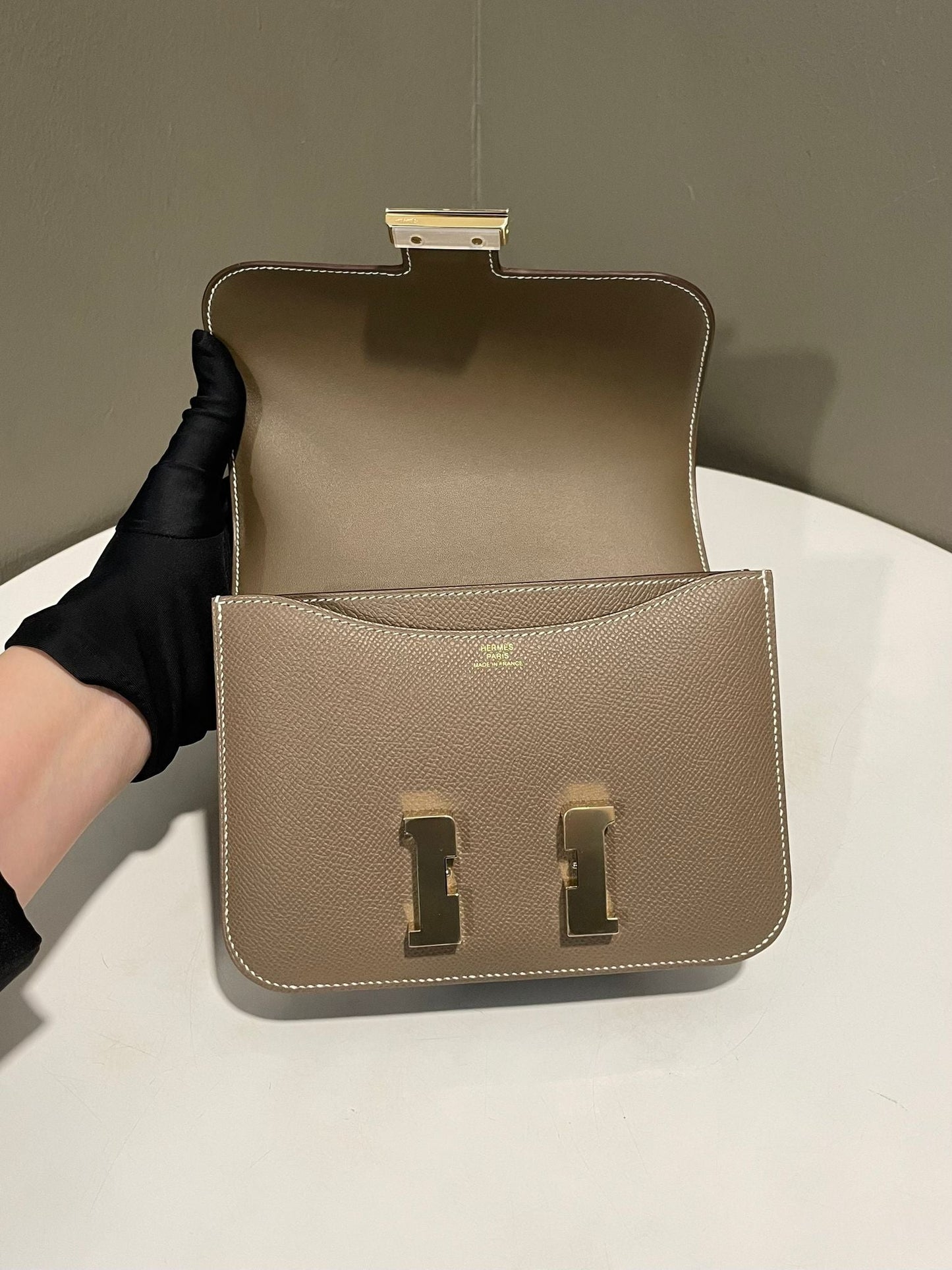 Hermès Constance Mirror 18 – Étoupe Epsom with Permabrass Hardware