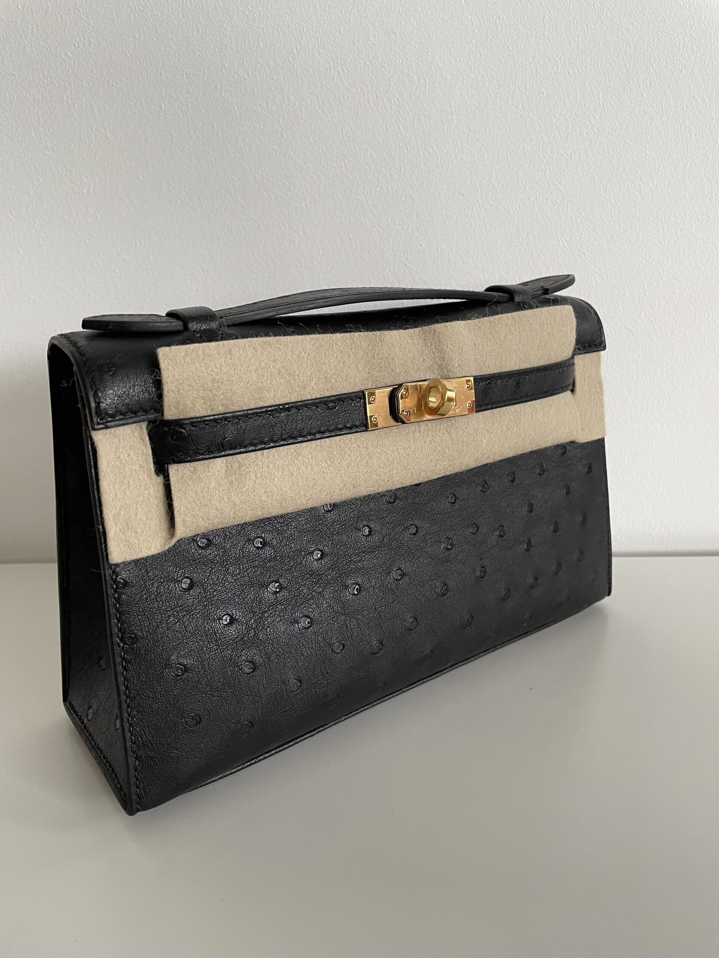 Hermès Kelly Pochette – Black Ostrich with Gold Hardware