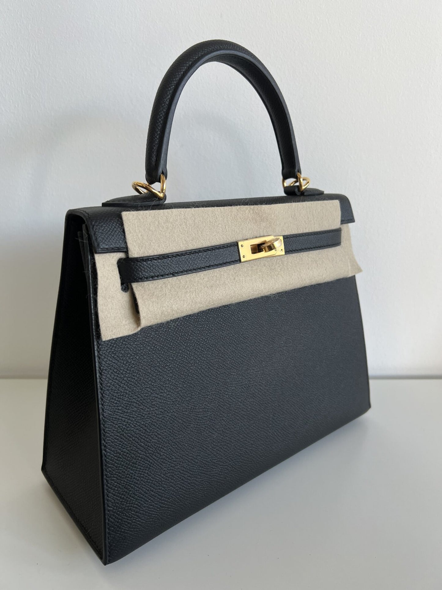 Hermès Kelly 25 Black Epsom with Gold Hardware