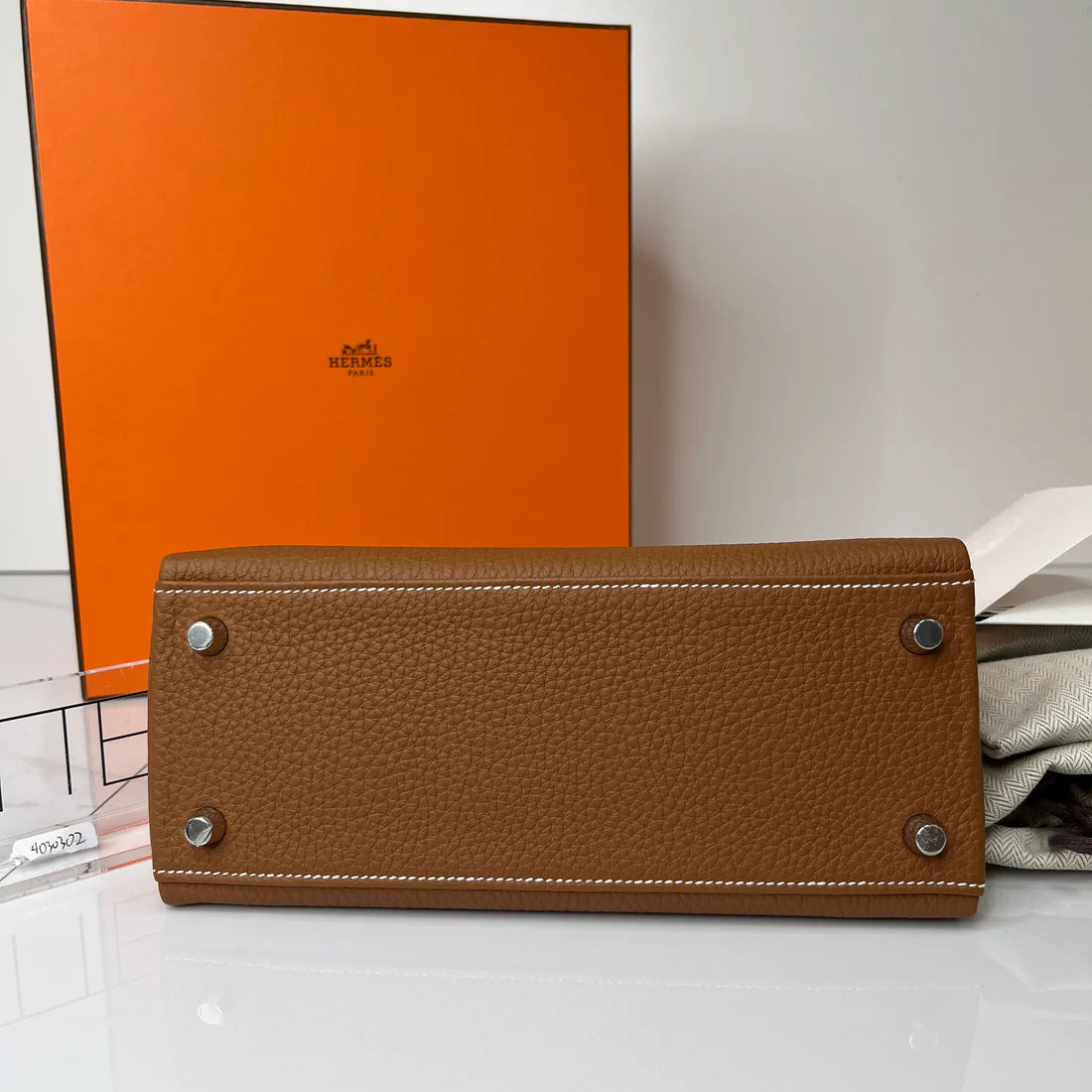 Hermès Kelly 25 – Gold Togo with Palladium Hardware (PHW) - Zeuskicks