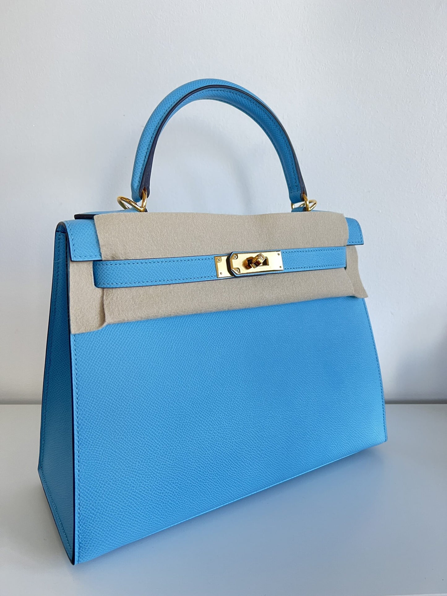 Hermès Kelly 28 – Celeste Epsom Leather with Gold Hardware