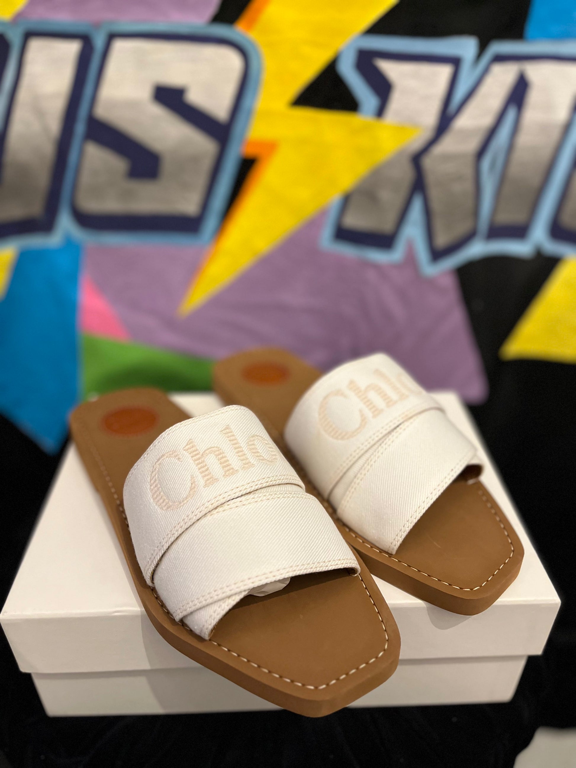 Chloe Snow White Slides – Zeuskicks
