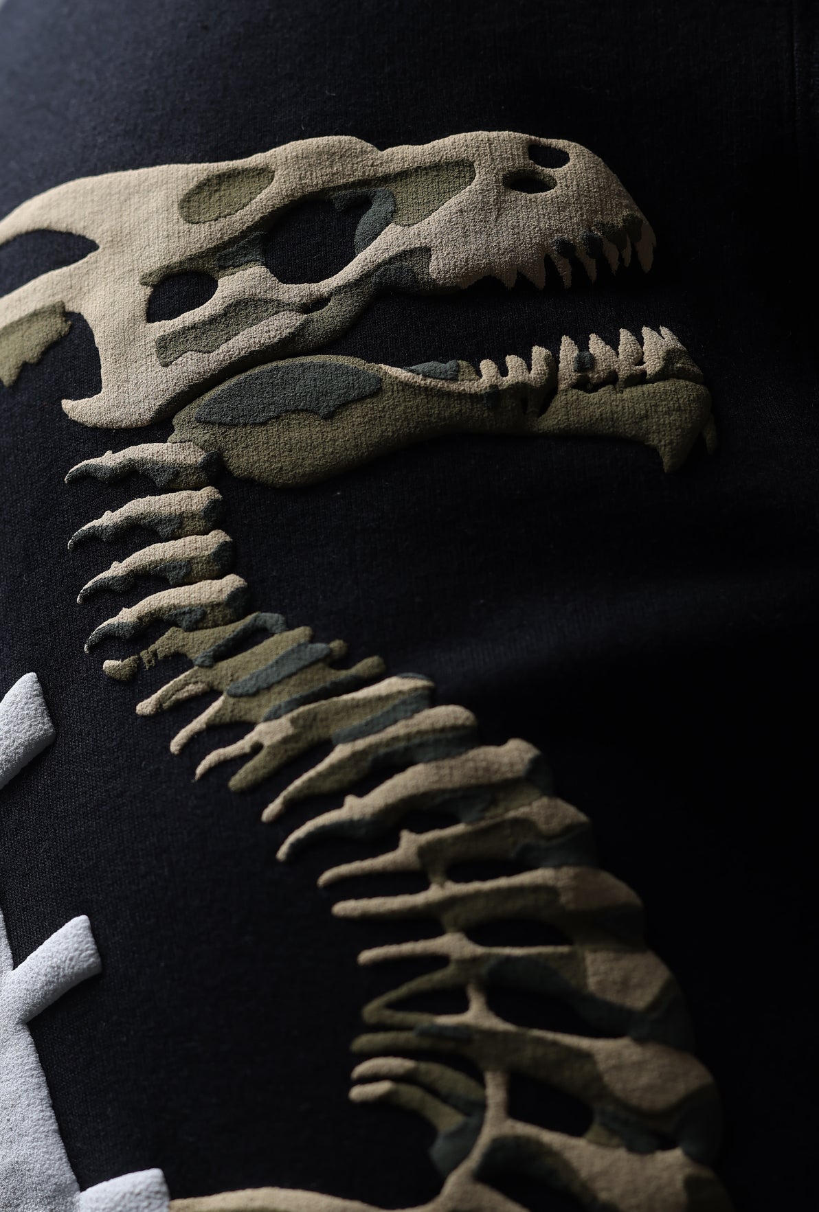 BLACK DRGN02 T-SHIRT by GRYAPE