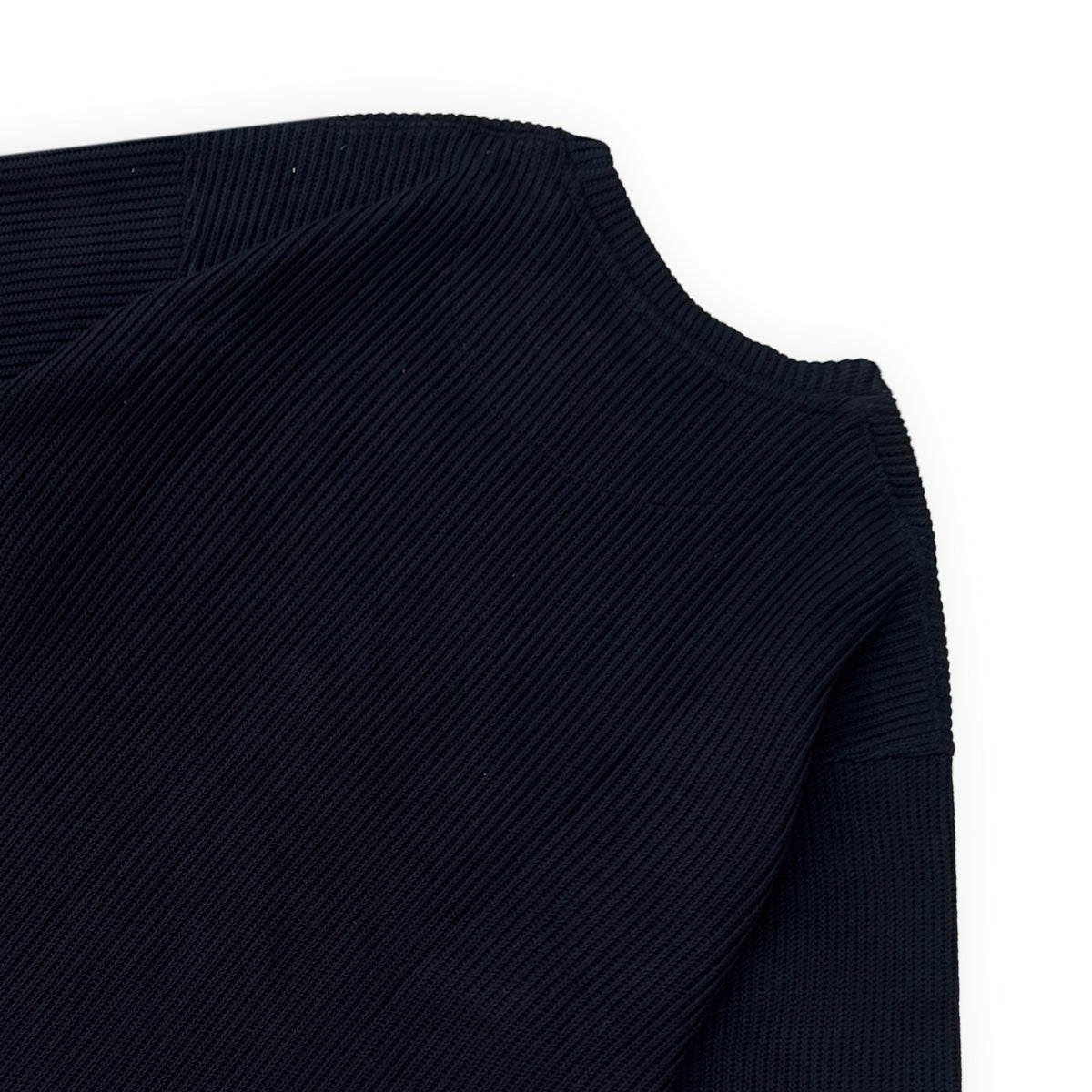 SWEATER KNIT FABRIC TSHIRT(BLACK) by GREY AREA
