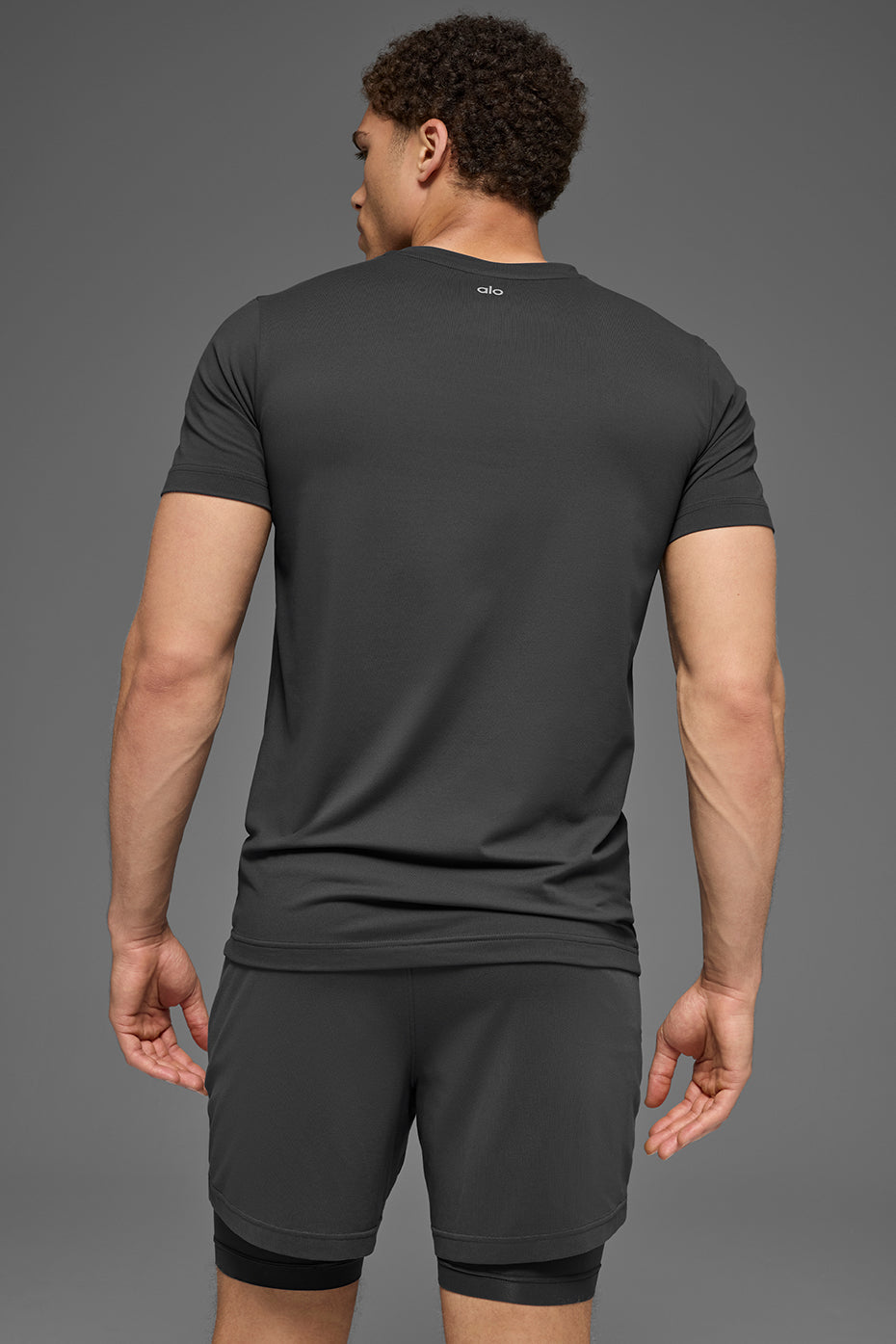 Alo Yoga Conquer Reform Crewneck Short Sleeve in Anthracite, product image 3 of 5