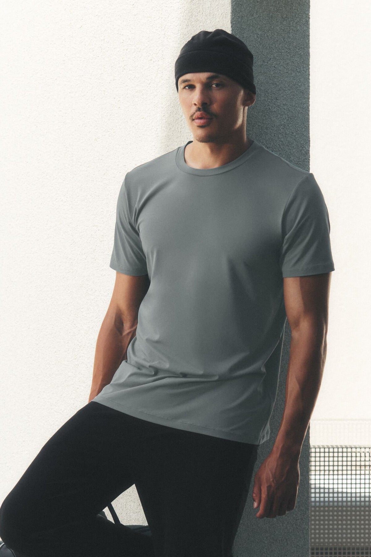 Alo Yoga Conquer Reform Crewneck Short Sleeve in Monument