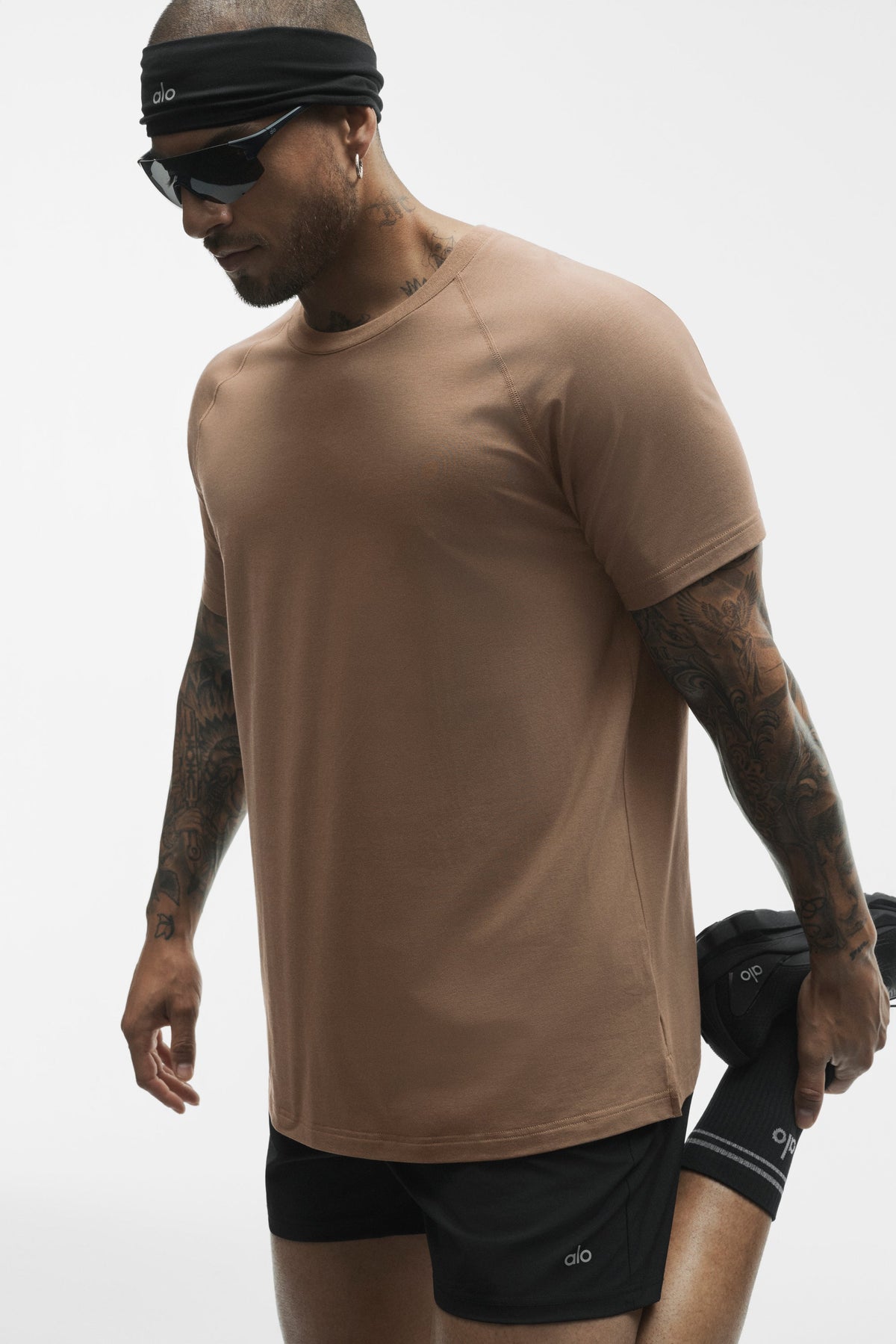 Alo Yoga Vapor Crewneck Short Sleeve in Java Brown